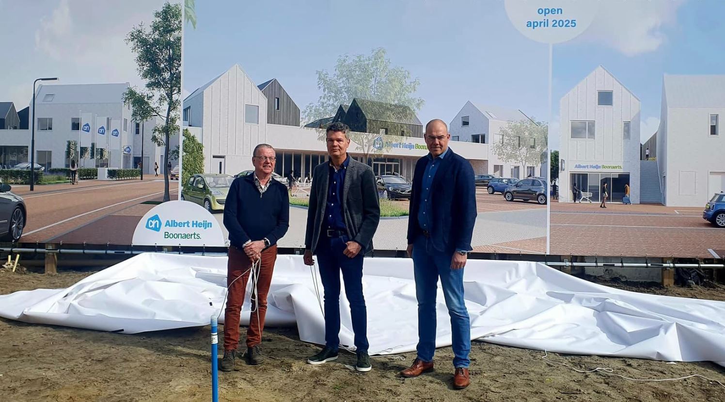 Van links naar rechts wethouders Jan de Bruijn en Robert Groenewoud en AH-franchiser Joris Boonaerts voor d eartist impression. Foto: Facebook AH Heeze.