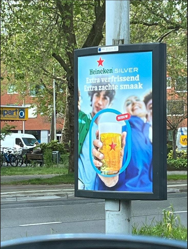 De betwiste reclameposter van Heineken Silver. Foto: Martijn Planken