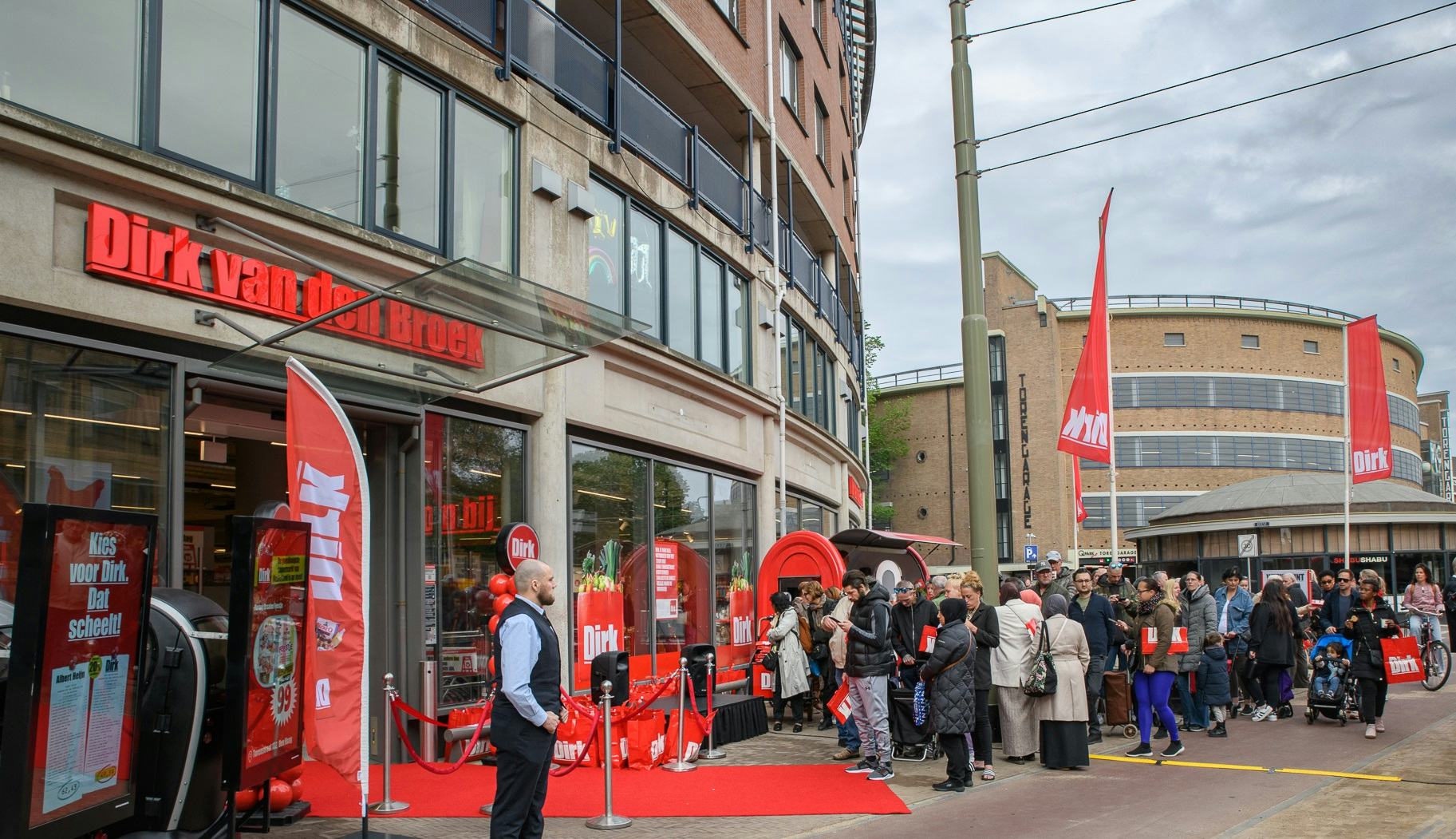 De opening van de nieuwe winkel in het voormalig Rock Palace. Foto: Dirk