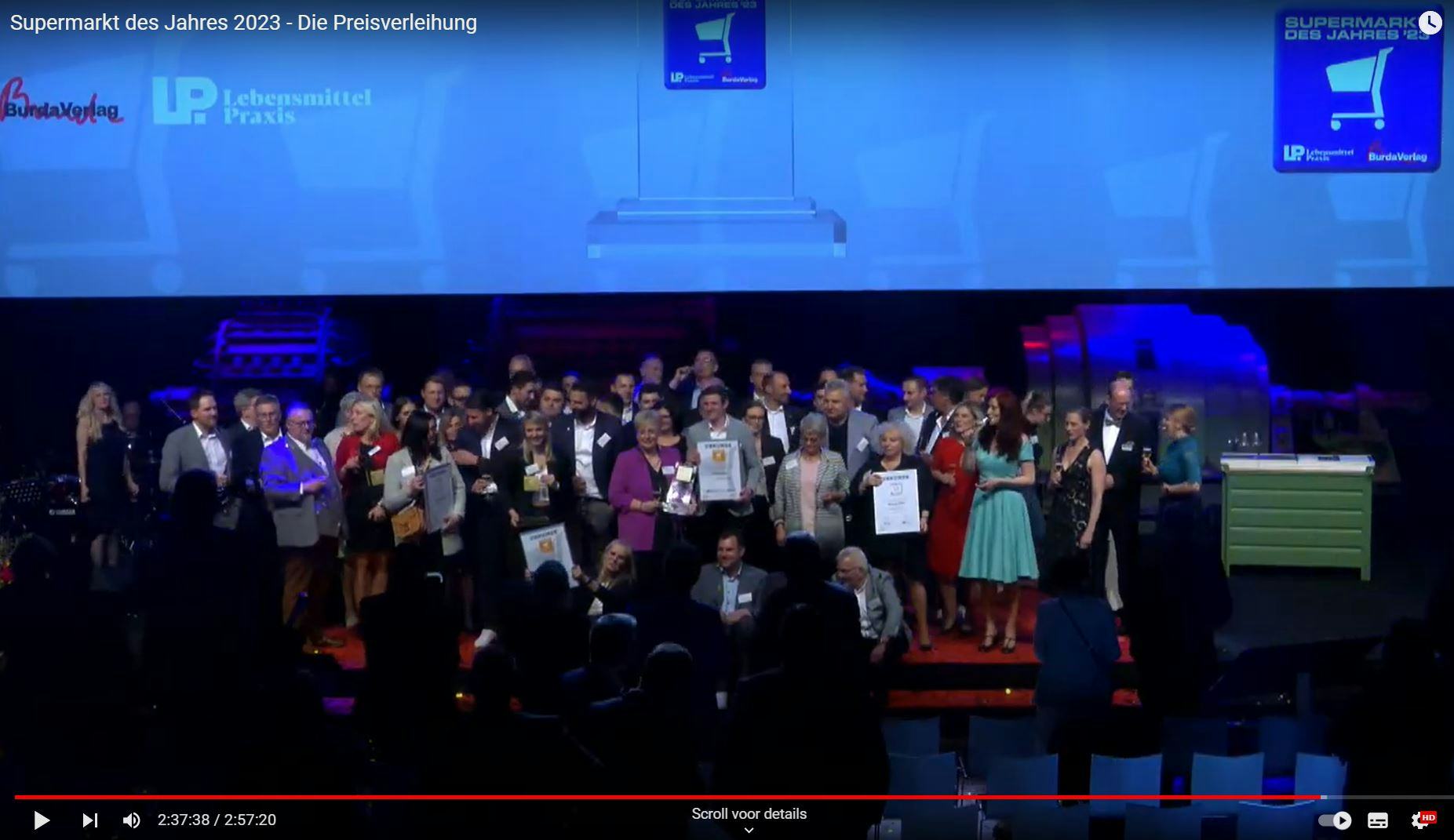 Alle winnaars op het podium. Foto: Youtube/Lebensmittel Praxis.