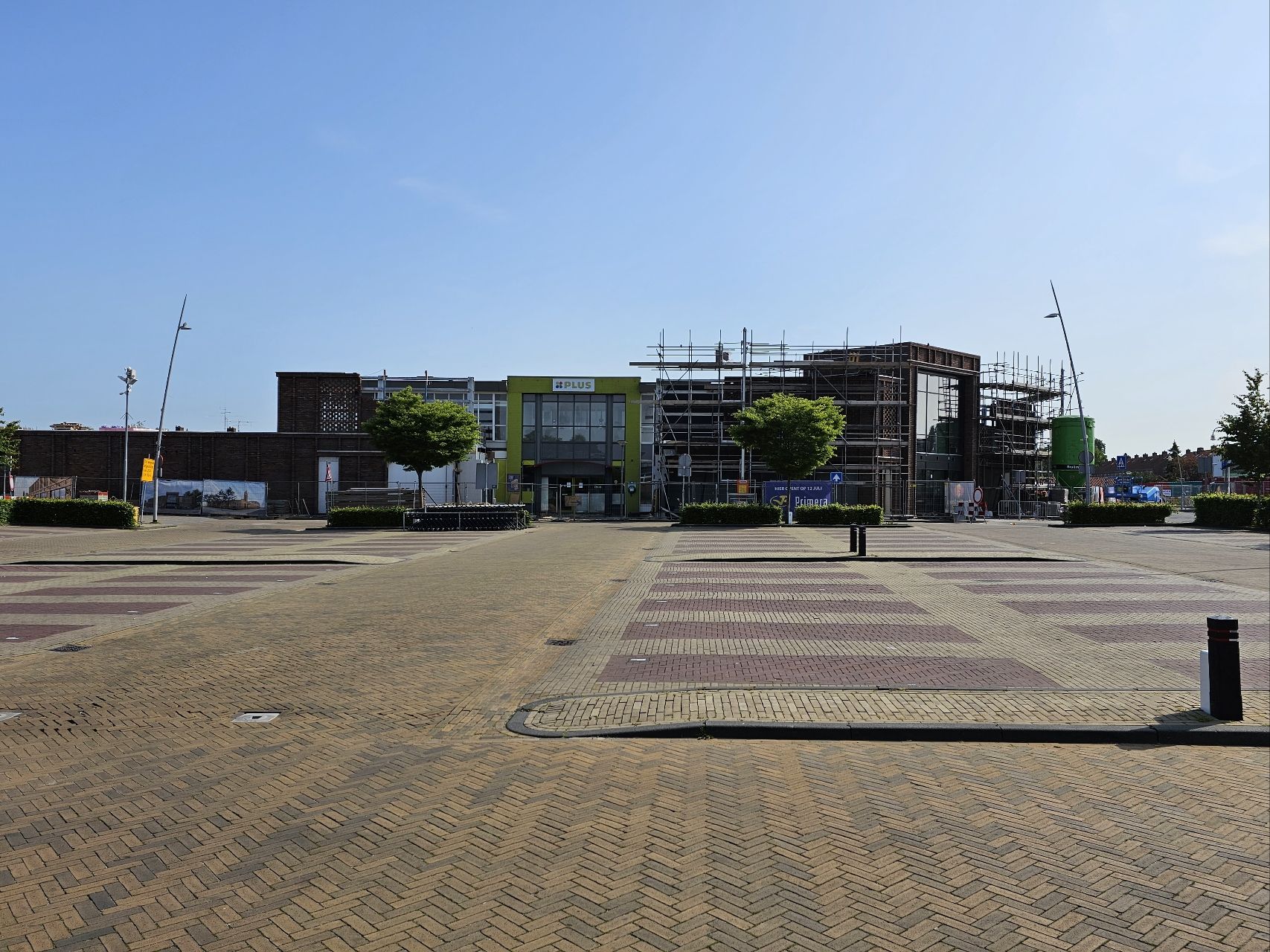 Bij de grootste Plus van Nederland die vorig jaar opende, hoort ook  voldoende parkeergelegenheid. Bron LinkedIn