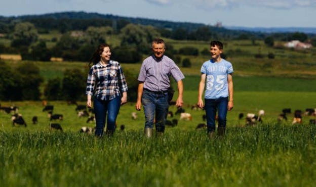 De veehouderij wordt gedreven door kleinschalige familieboerderijen met gemiddeld 66 runderen per boerderij.