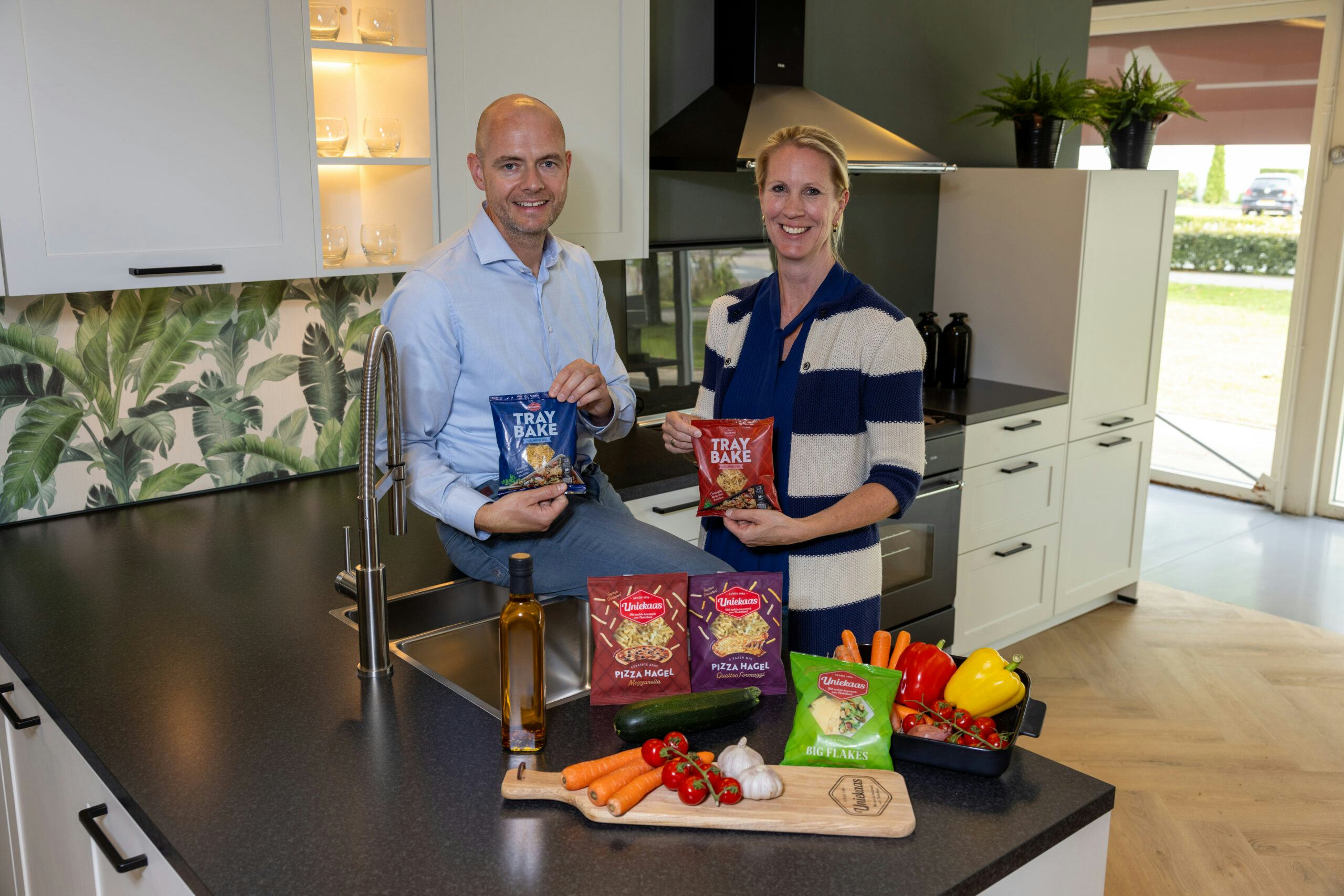 Senior Category Development 
Manager Ivo Melchels en Marketing Director Corrien Bakker van Uniekaas.
