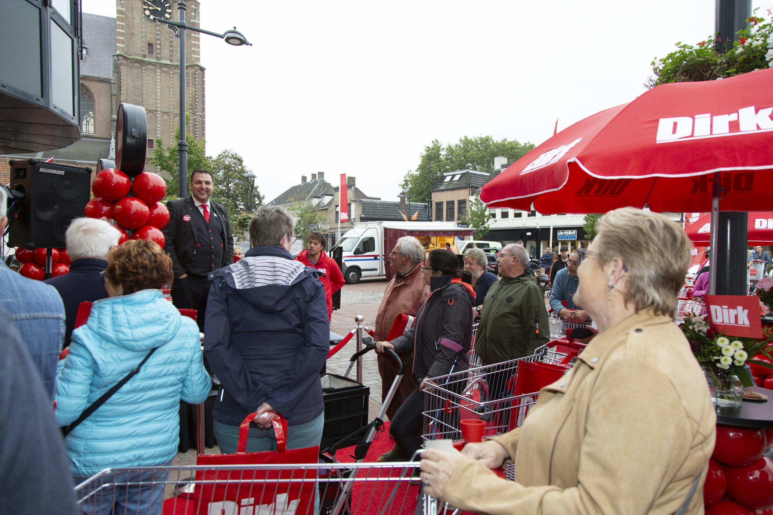 De opening van de verbouwde winkel van Dirk in Oud Gastel. Foto: Dirk