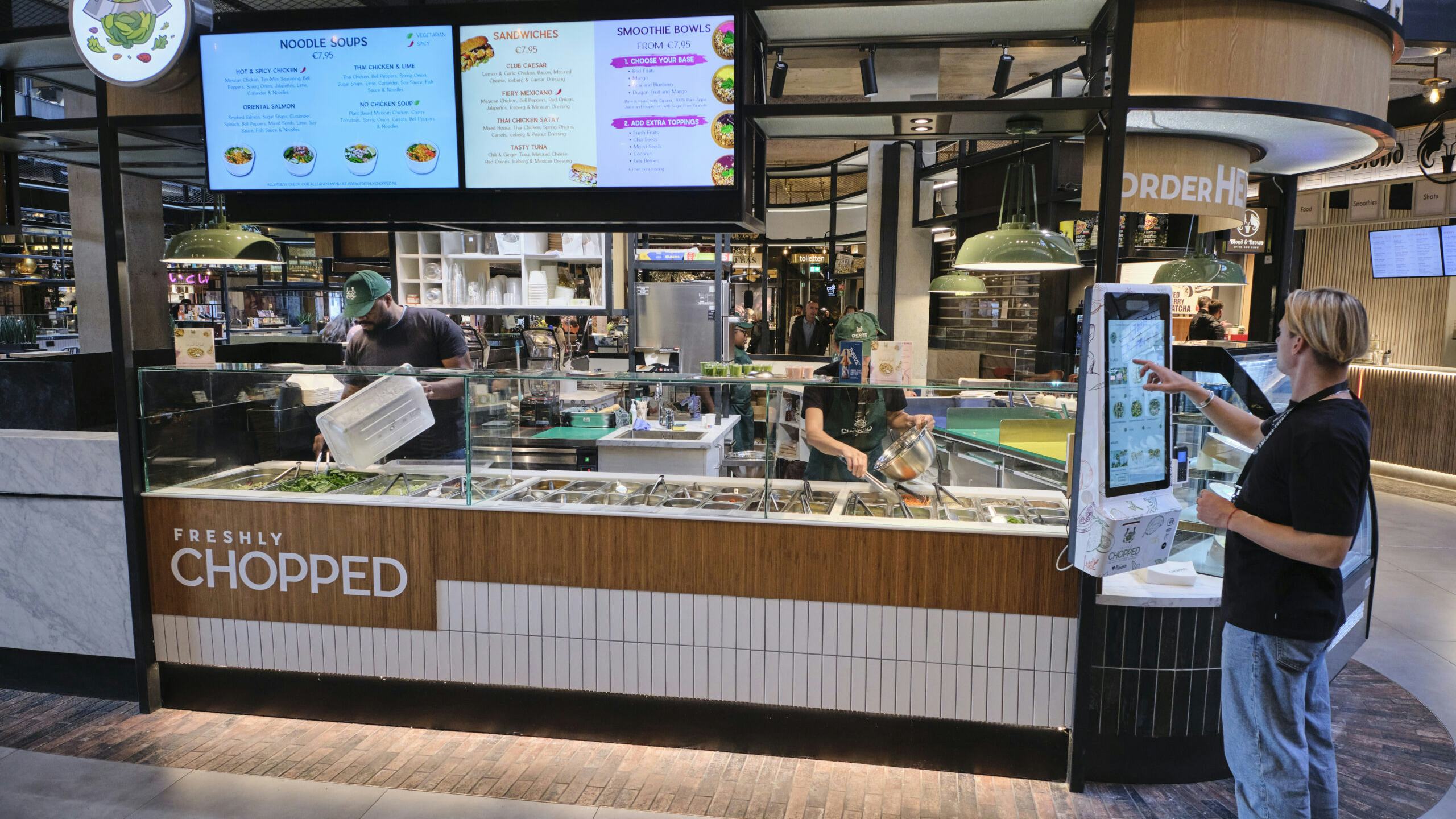 Leidschendam / Mall of the Netherlands / nieuwe vestiging Freshly Chopped / franchisevestiging van Albert Heijn ondernemers / Rens van der Linden