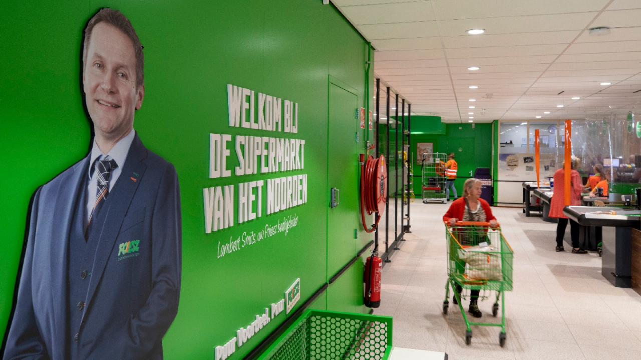 Een welkomstboodschap in een winkel van Poiesz. Foto: Anne van der Wouden