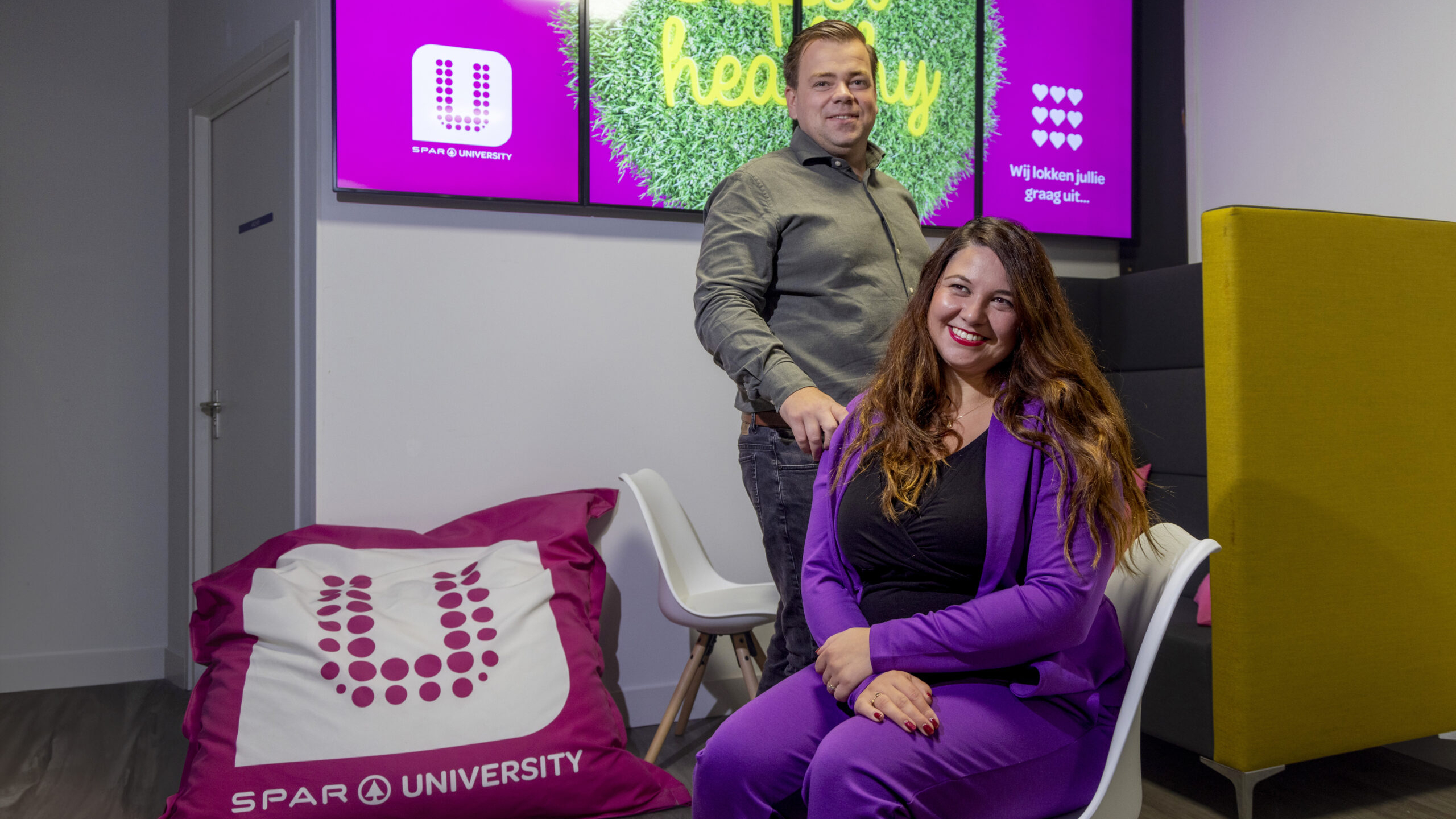 Spar-ondernemers Martijn ten Berge en  Ilona Bloch. Foto: Koos Groenewold