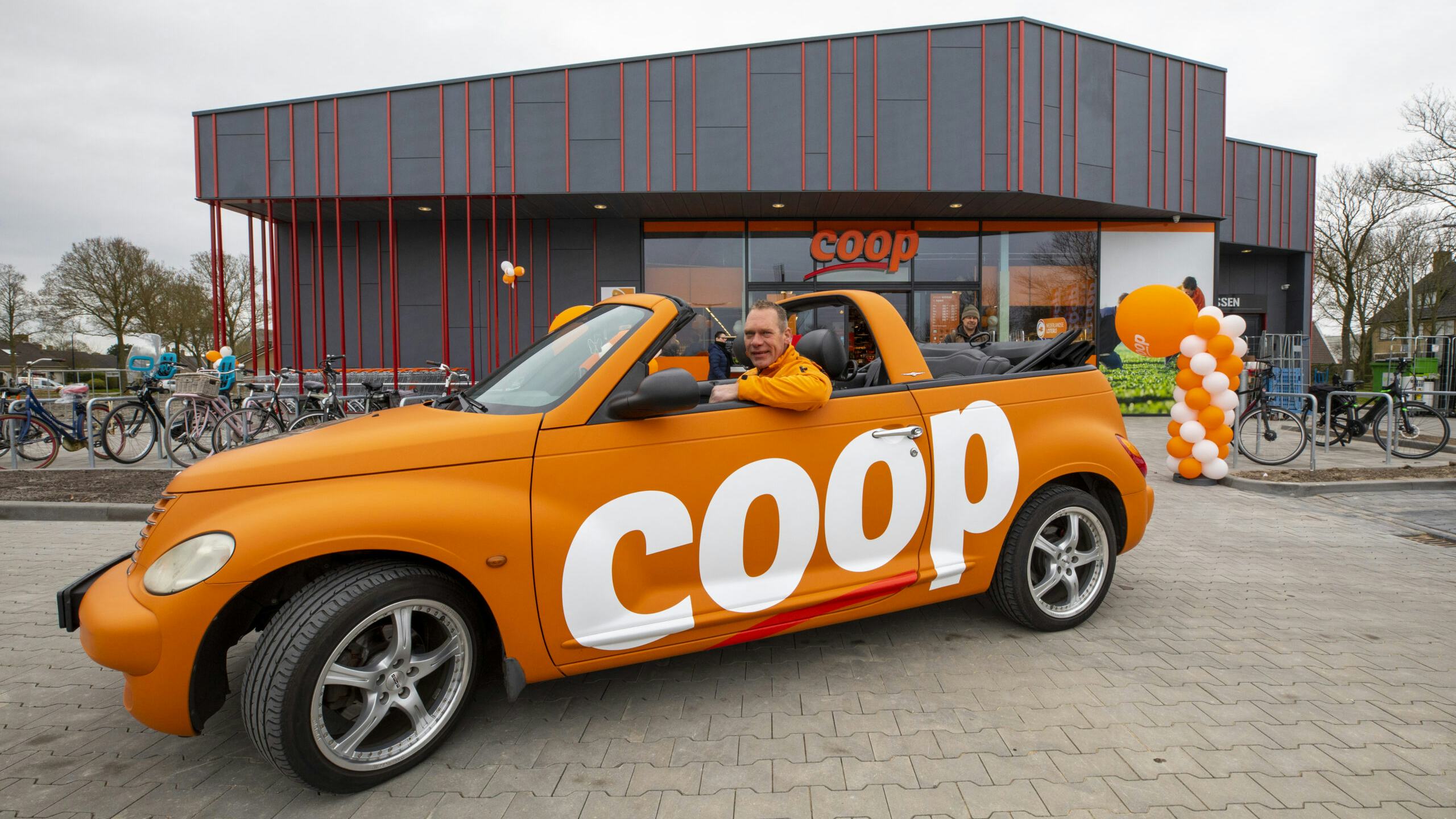 Coop in Sexbierum die Henk Stuiver in 2020 opende en die nu onder Poiesz-vlag verder gaat. Foto: Anne van der Woude
