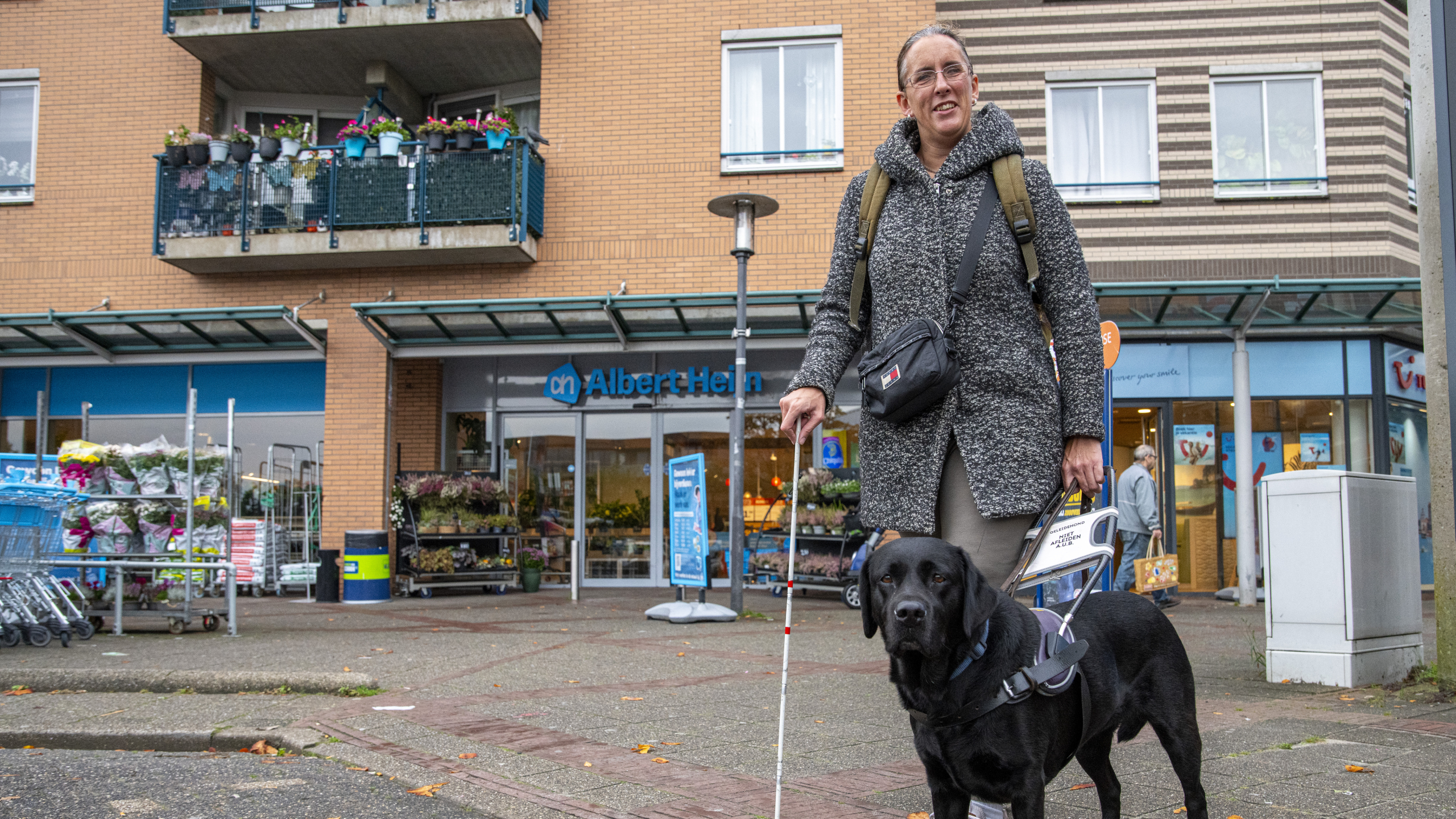 Debby Buis is sinds haar geboorte slechtziend. Foto: Nikki Natzijl