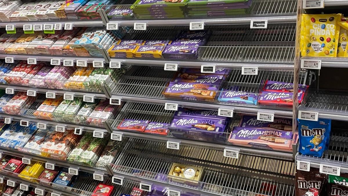 Chocoladerepen van Milka raken op in Jumbo-winkels. Foto: Distrifood