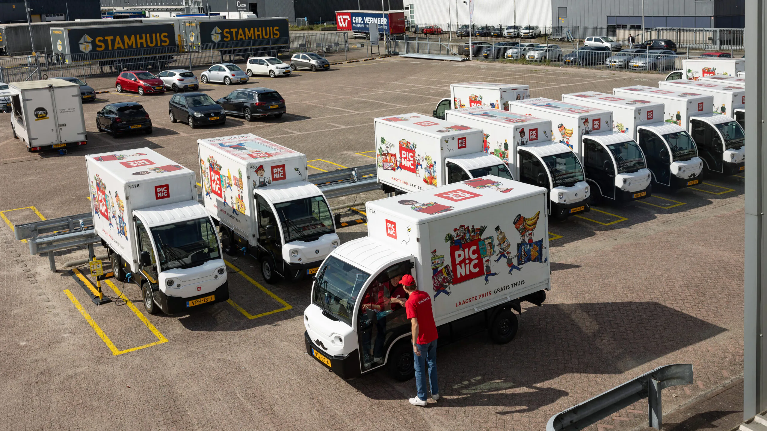 Picnic-wagentjes. Foto: Herbert Wiggerman