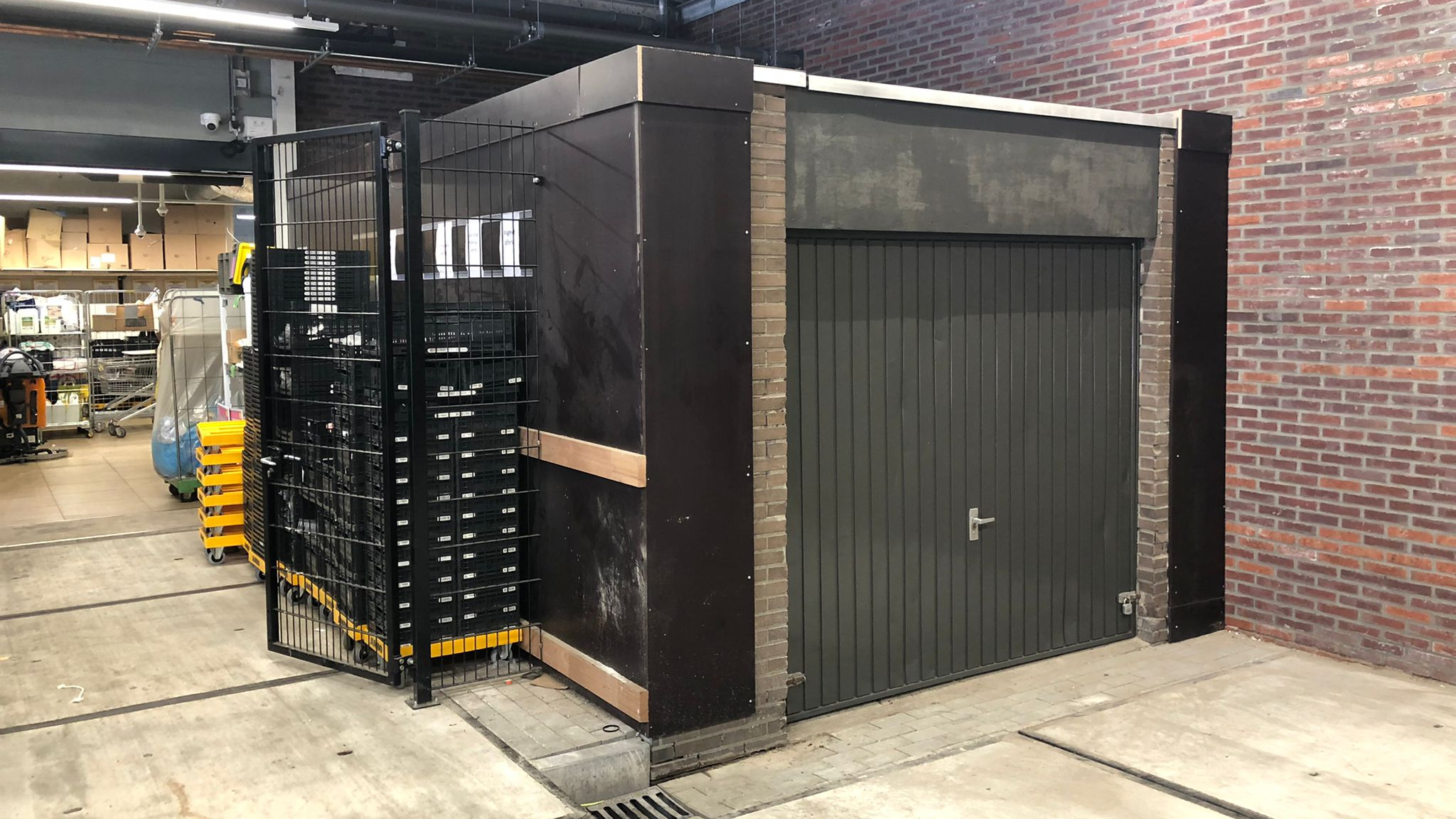 De garagebox waar alles om te doen was. Foto's: Distrifood