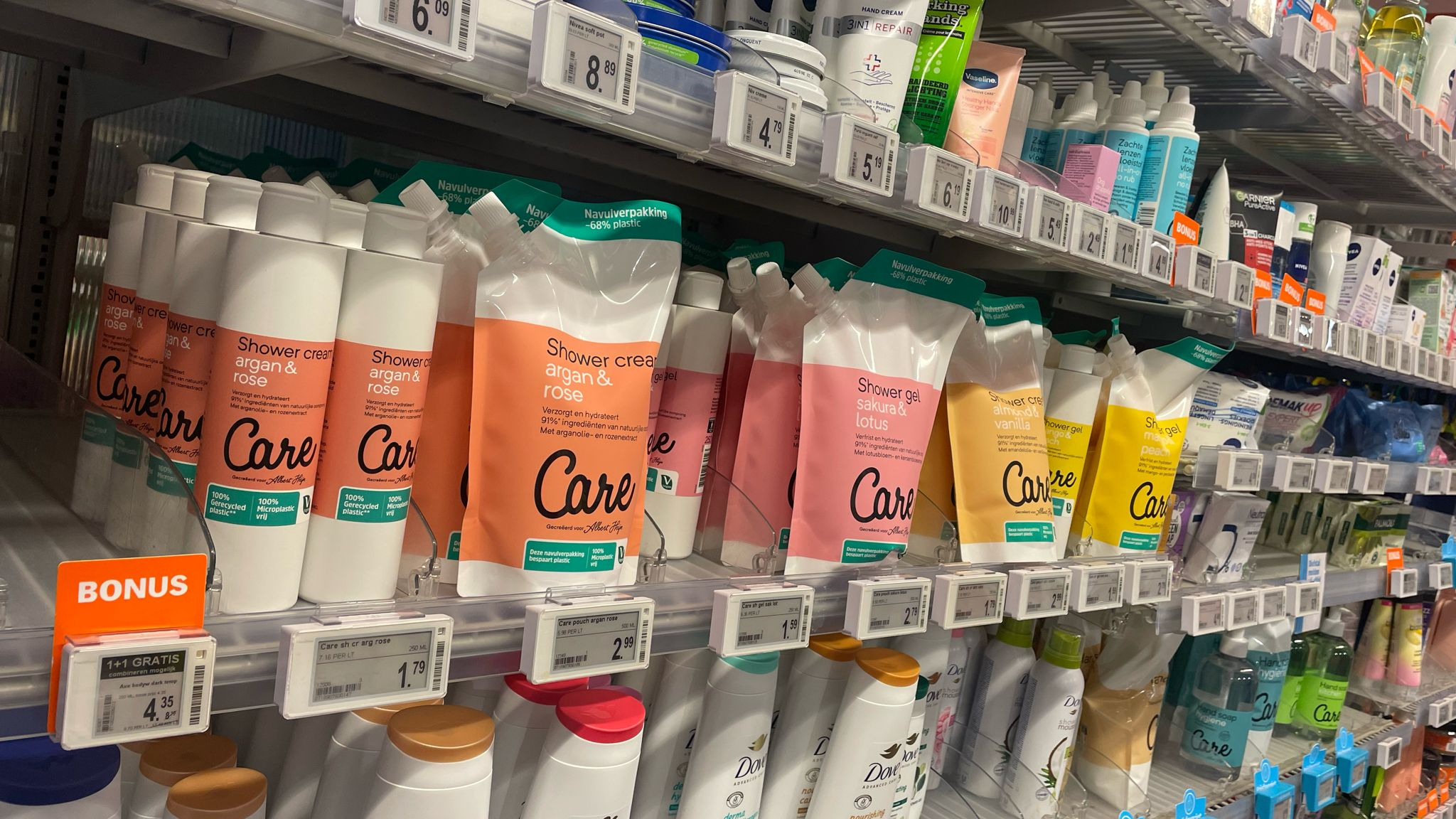 Navulverpakkingen van douchegel van Albert Heijn. Foto: Distrifood