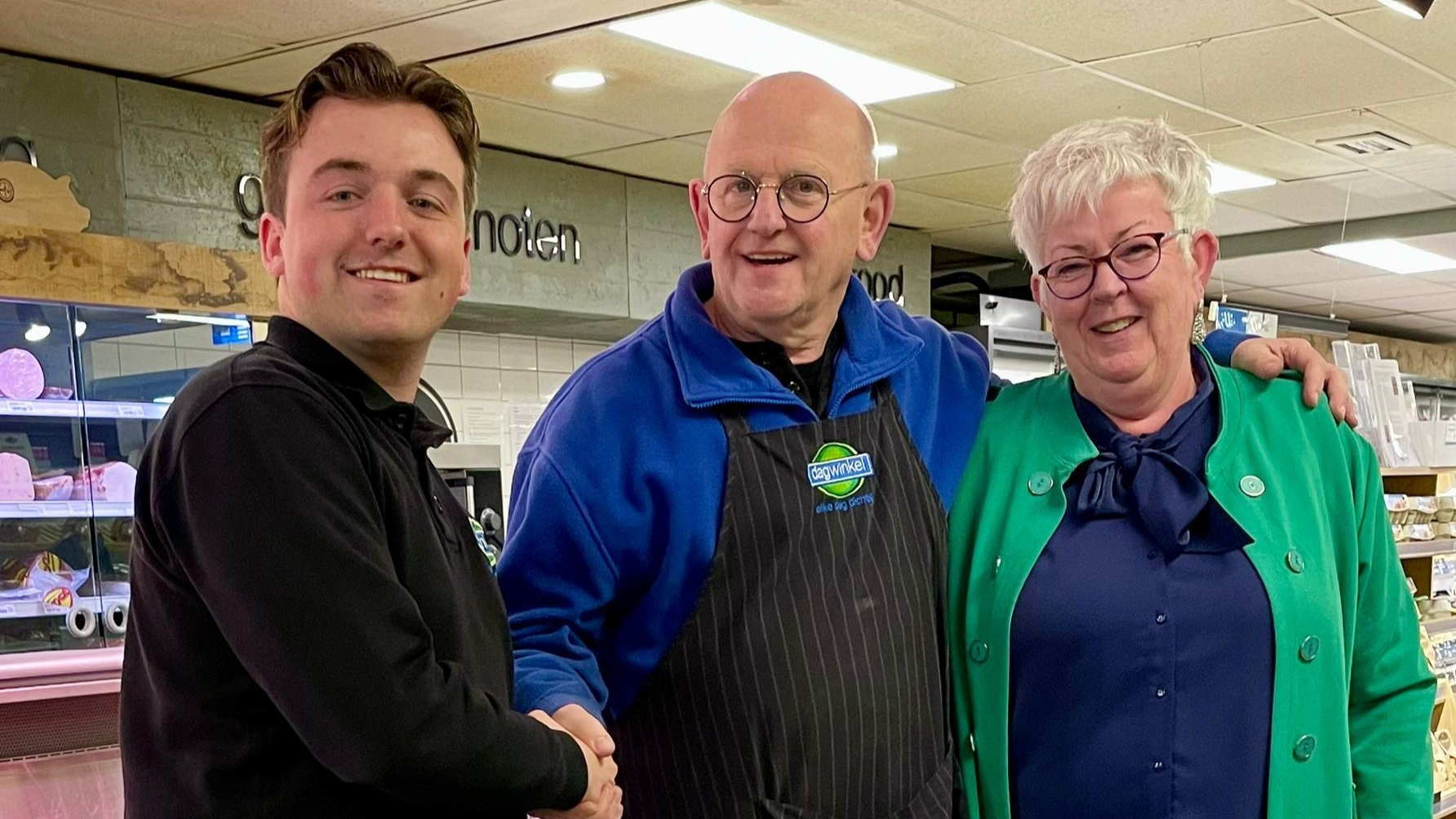 Per 1 juli 2024 neemt Casper van Zanten de buurtsupermarkt in Schoonrewoerd over van Ad en Tineke de Jong. Foto: Facebook / Dagwinkel Schoonrewoerd