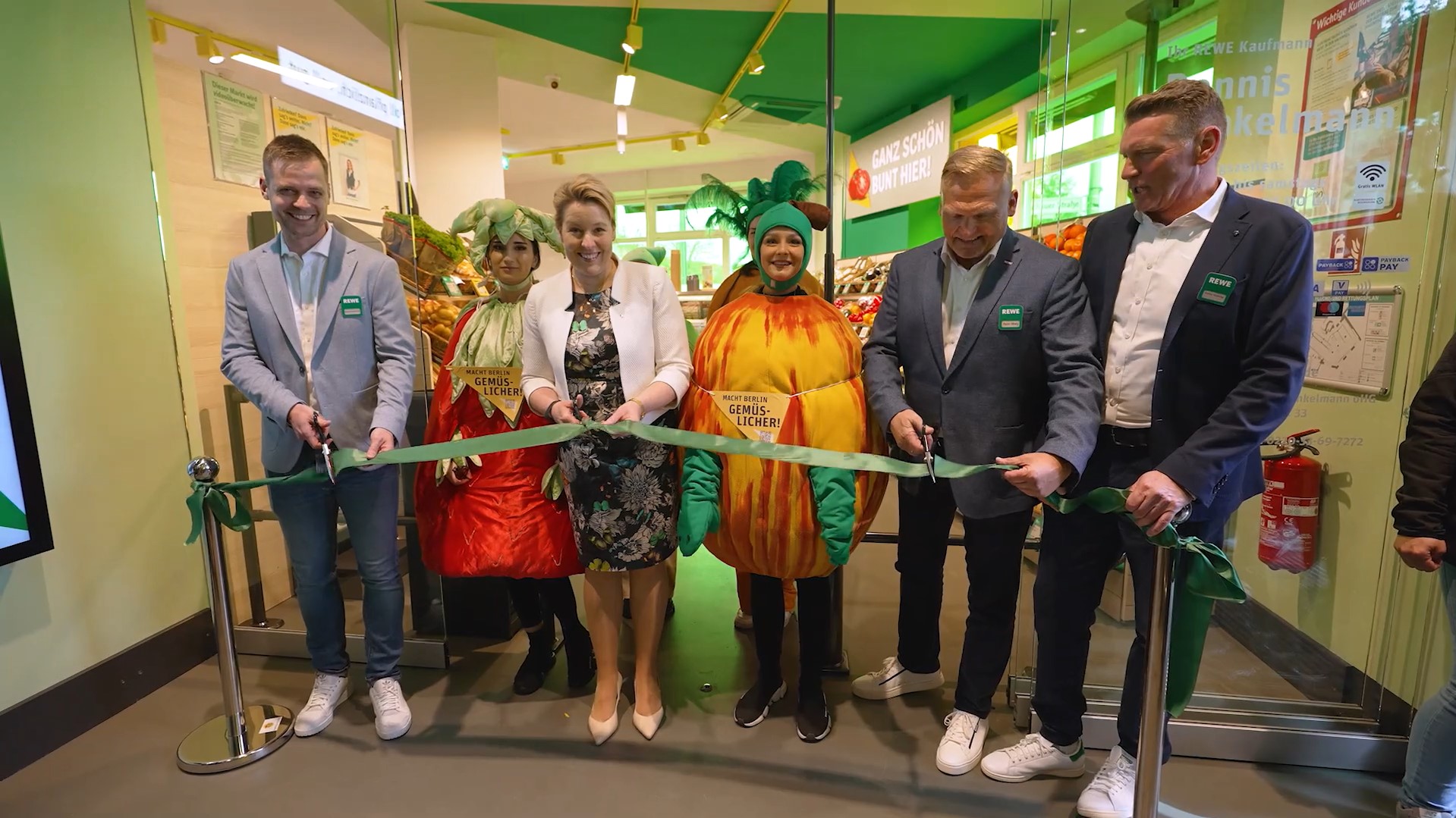 De 'Rewe volledig plantaardig' werd donderdag 11 april 2024 officieel geopend.