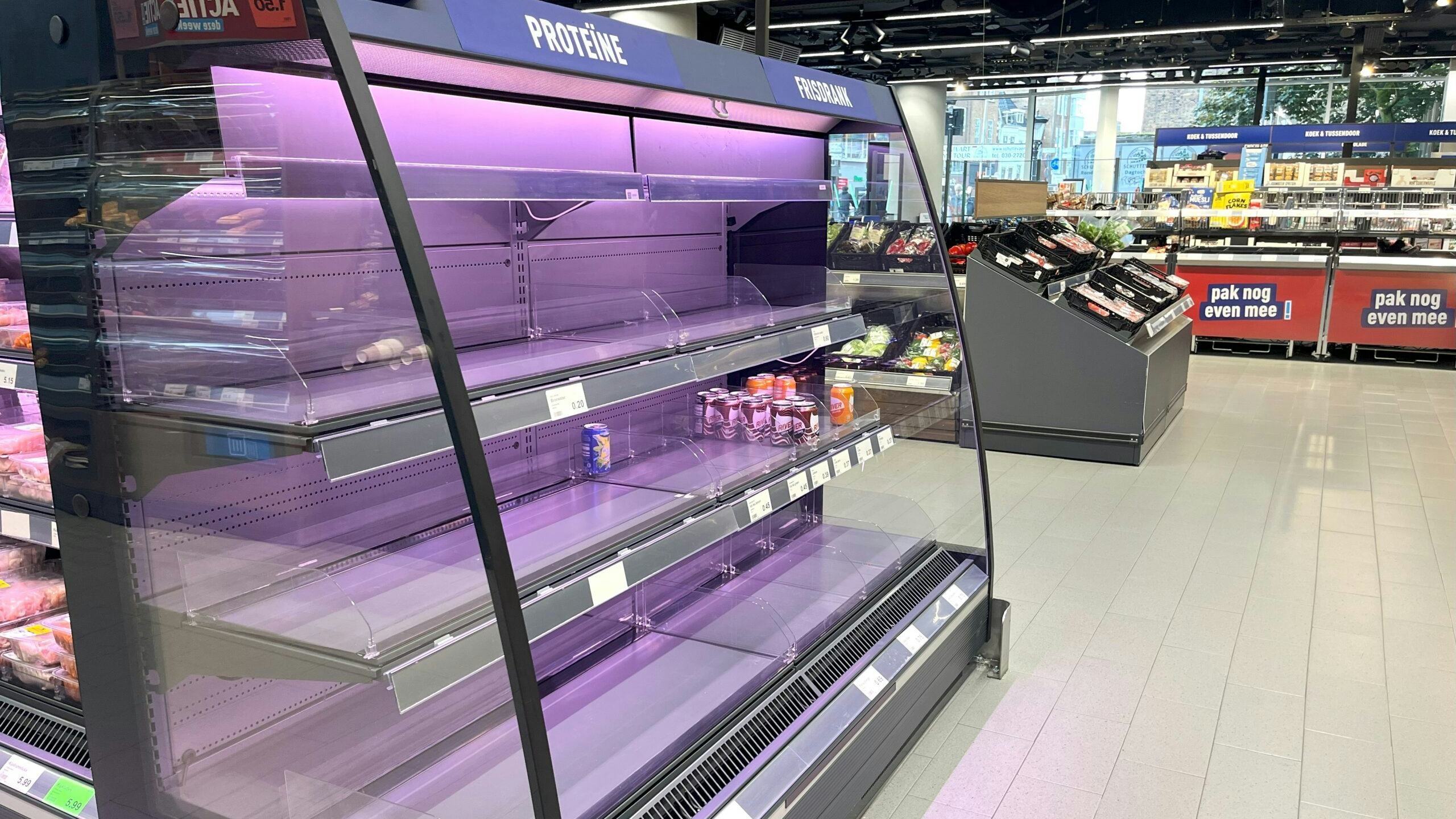 Lege schappen in een Aldi in het midden van het land. Foto: Distrifood