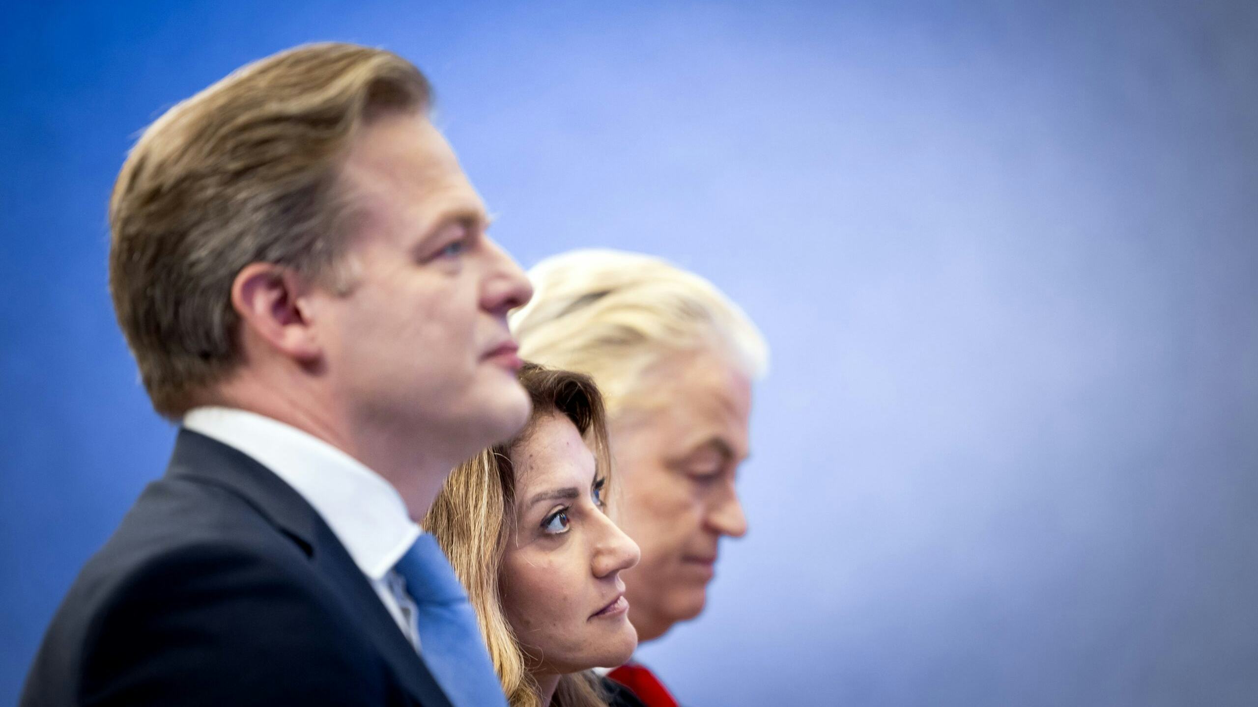 Pieter Omtzigt (NSC), Dilan Yesilgoz (VVD) en Geert Wilders (PVV) tijdens de presentatie van het hoofdlijnenakkoord. Foto: ANP