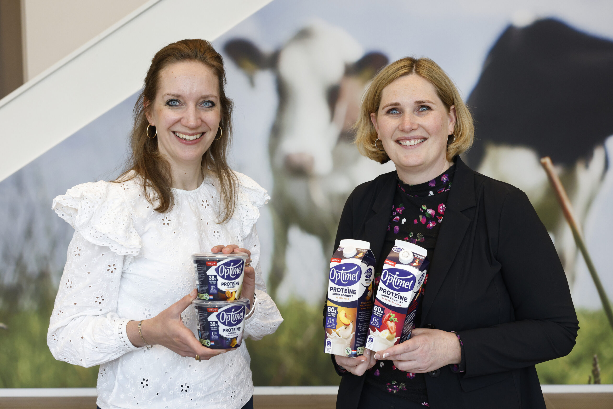 Trade marketing manager Caroline van Hecke-Swart en channel & category development manager Mirjam van Es: ‘Met innovaties zoals Optimel Proteïne maken we proteïne toegankelijk voor een brede doelgroep.’