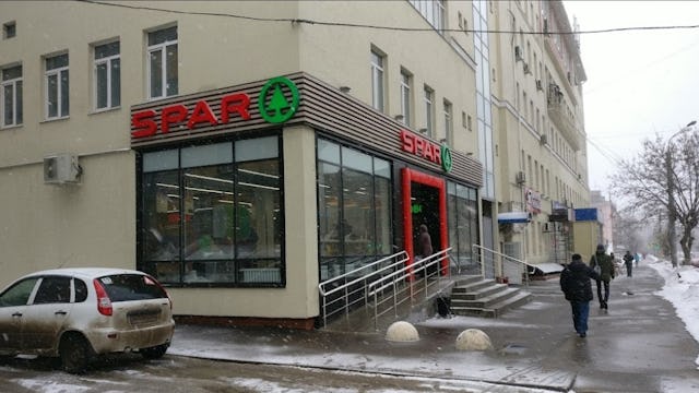 Gevel van een Spar-winkel in Nizjni Novgorod. Foto: Google Street View