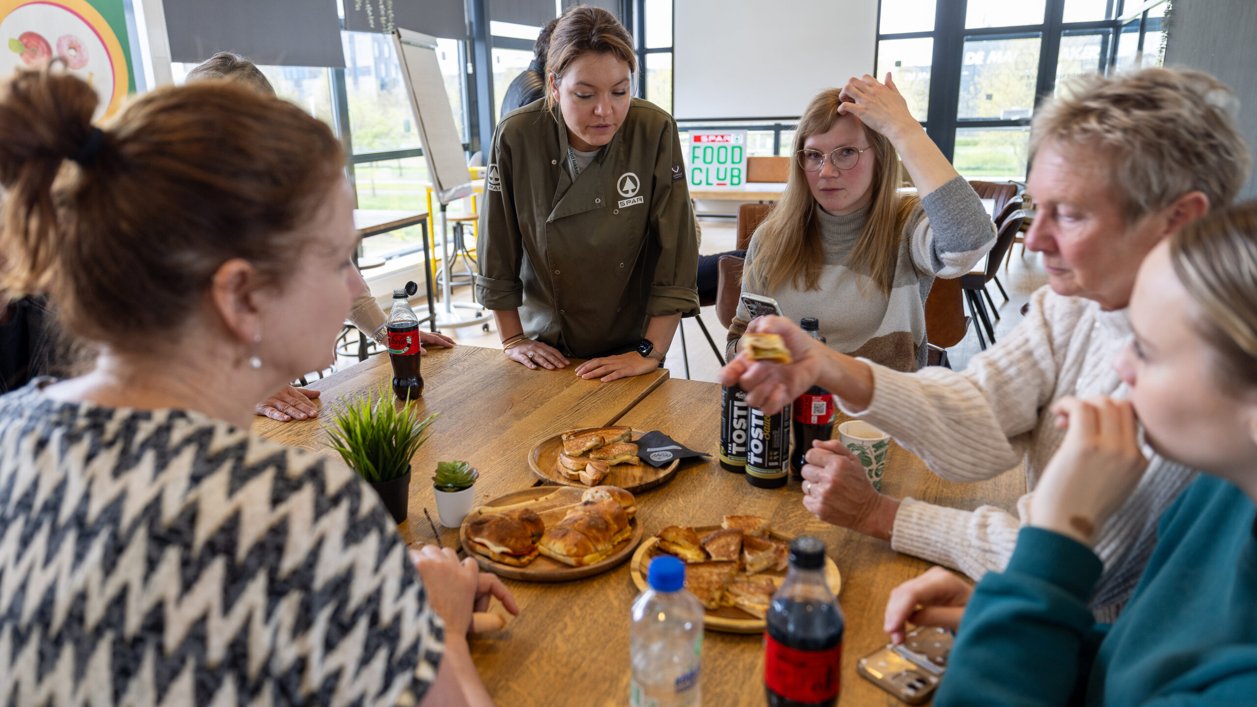 Trainingscentrum Spar Holding Waalwijk. Foodservicetraining met medewerkers van Spar Zieuwent en Spar instructrice Florine Bolier. Foto: Peter Roek