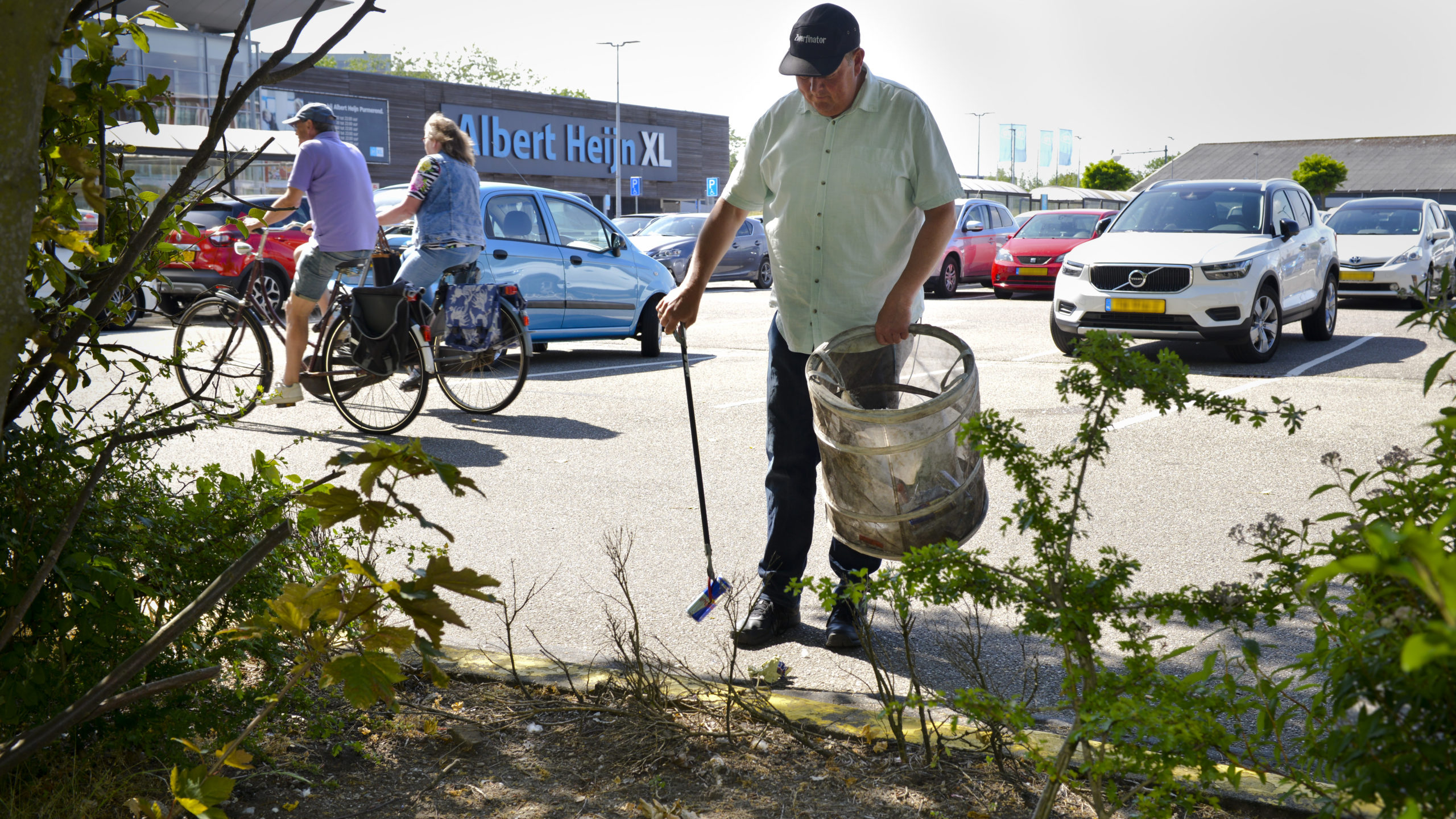 Dirk Groot van Zwerfinator aan het werk. Foto: Nikki Natzijl