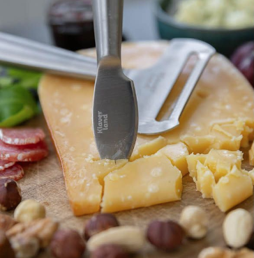 Kaasschaaf en mes van Klaverland. Foto: LinkedIn Morenso International