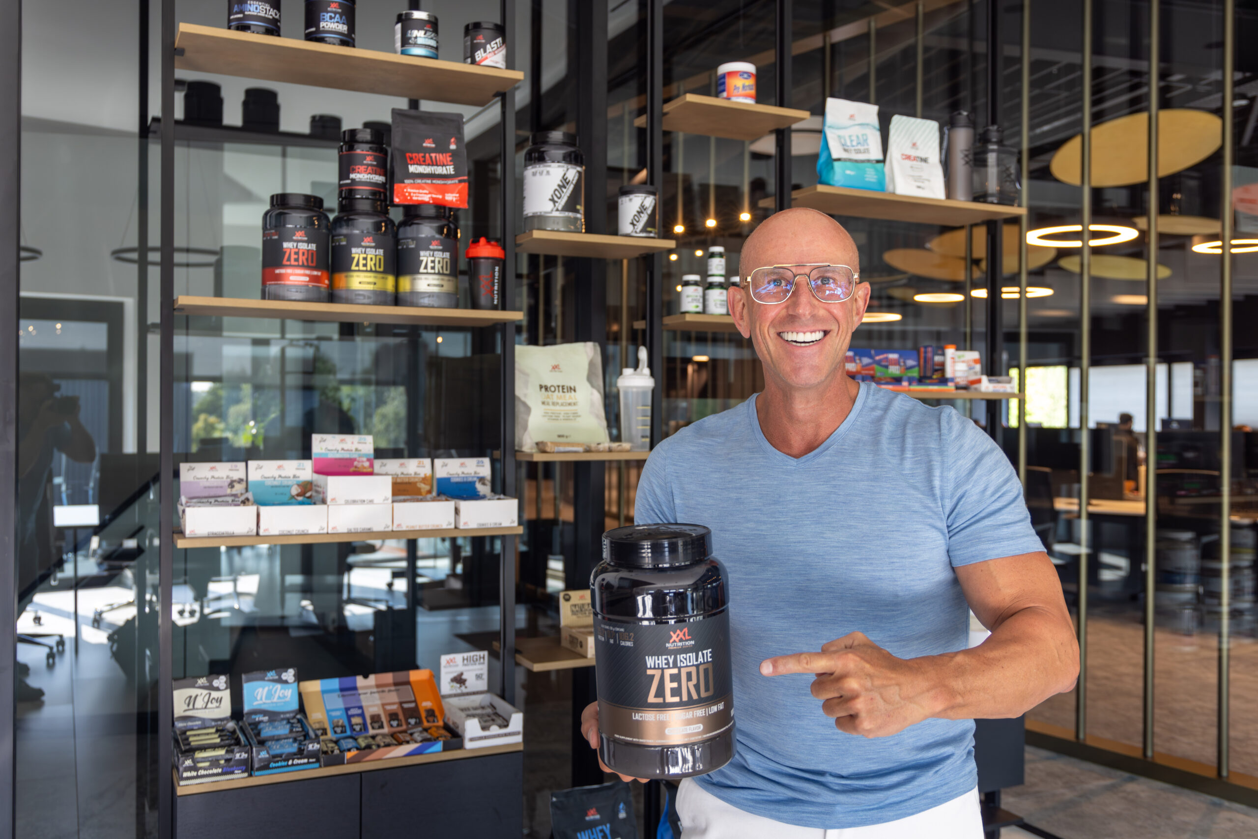 René van der Zel in zijn kantoor in het pand van XXL Nutrition in Deurne. Foto: Koos Groenewold