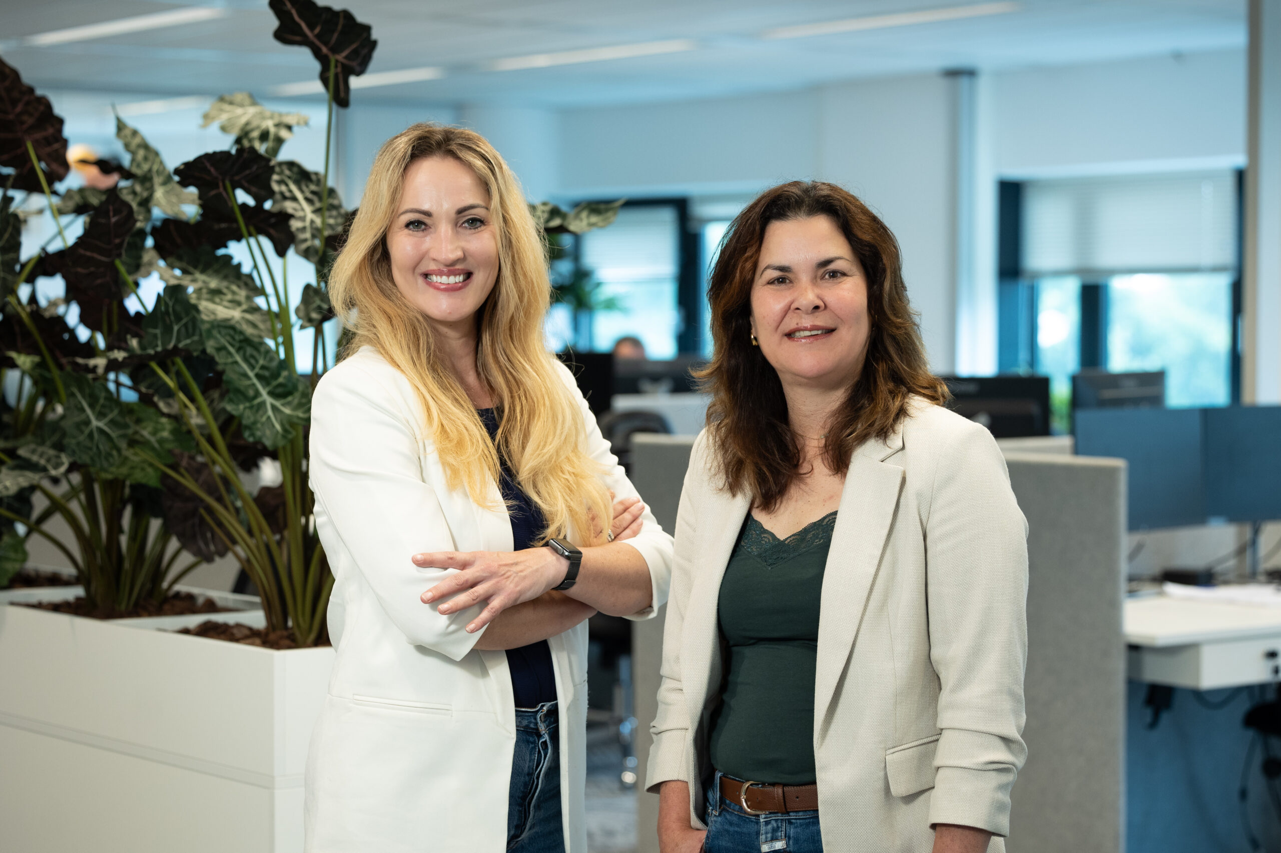 Selina Klompmaker (links) en Bianca Mergen (rechts) zijn directeur bij Eurojob.