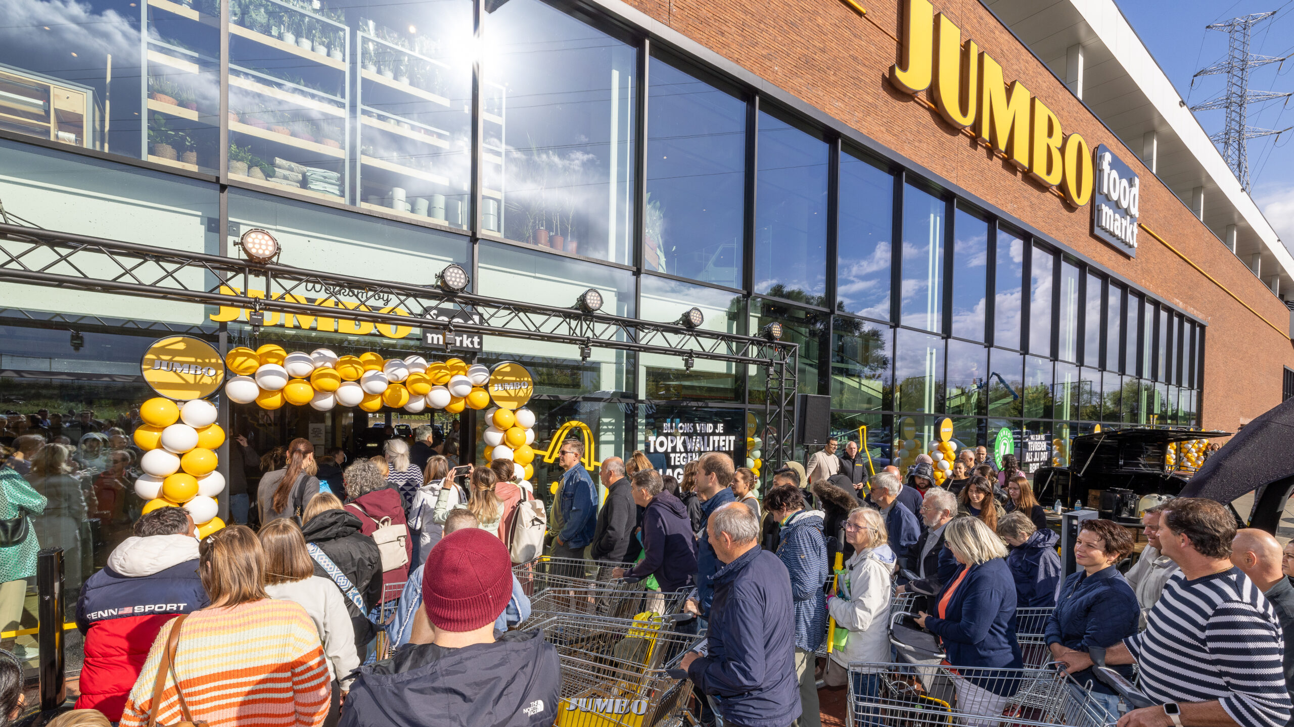 Overweldigende drukte bij de opening van de Jumbo Foodmarkt in Gent afgelopen september. Foto: Peter Roek