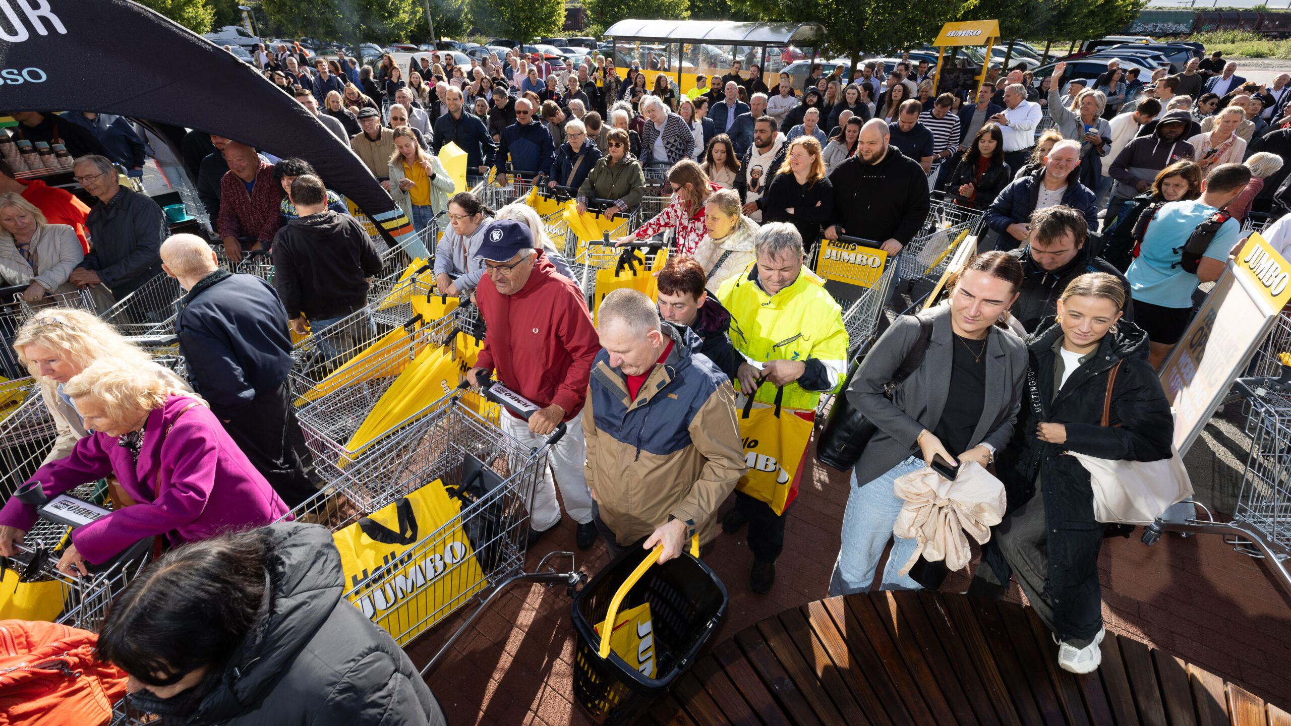 Drukte bij de winkelopening van Jumbo Foodmarkt Gent. Foto: Peter Roek