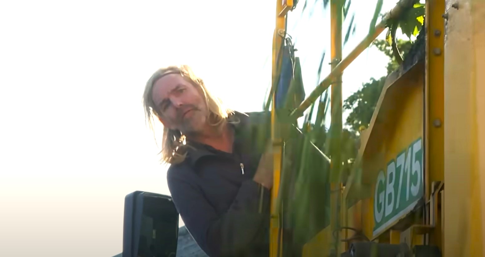 Boer Kees Schoenmakers is zijn 100.000 kilo sperziebonen kwijt. Foto: still YouTube