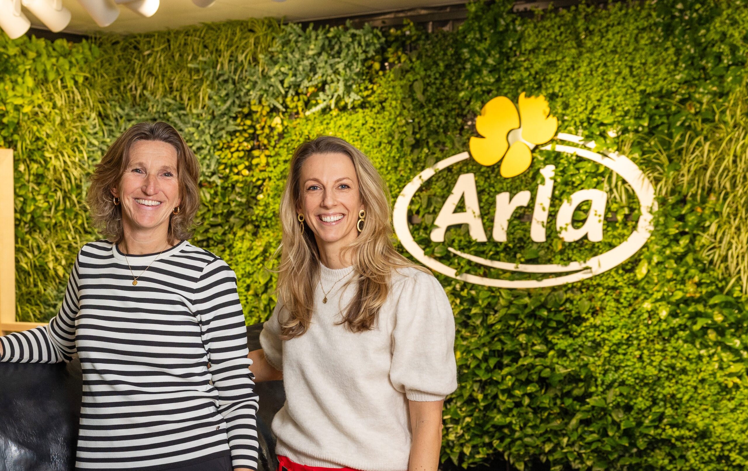 Senior sales director Esther Tromp-Strijdveen met Caroline Bronkhorst, Head of customer development.