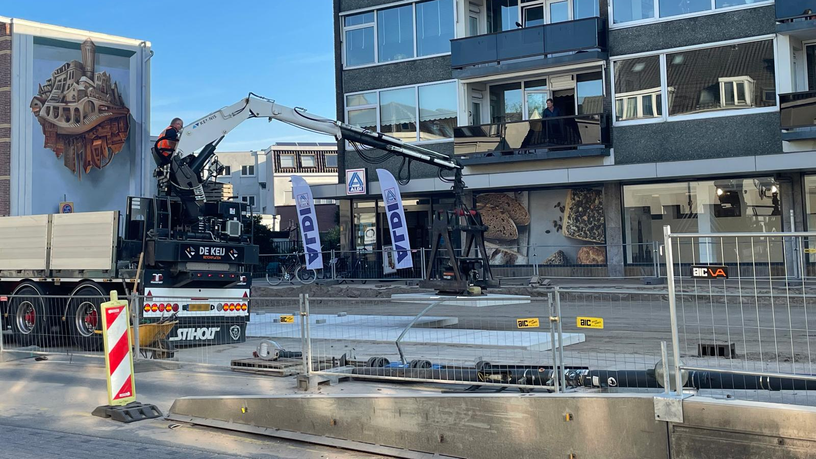 Wegwerkzaamheden aan de Amsterdamsestraatweg in Utrecht. Foto: Distrifood