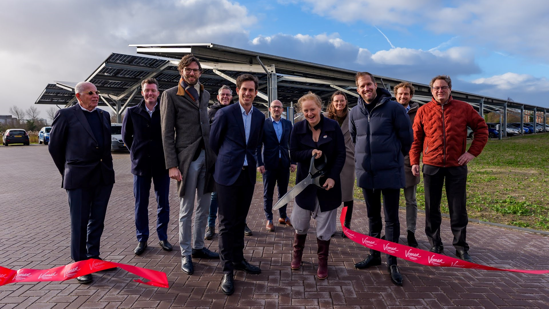 Opening van Solar Carport bij dc Vomar. Foto: Ed van de Pol Fotografie