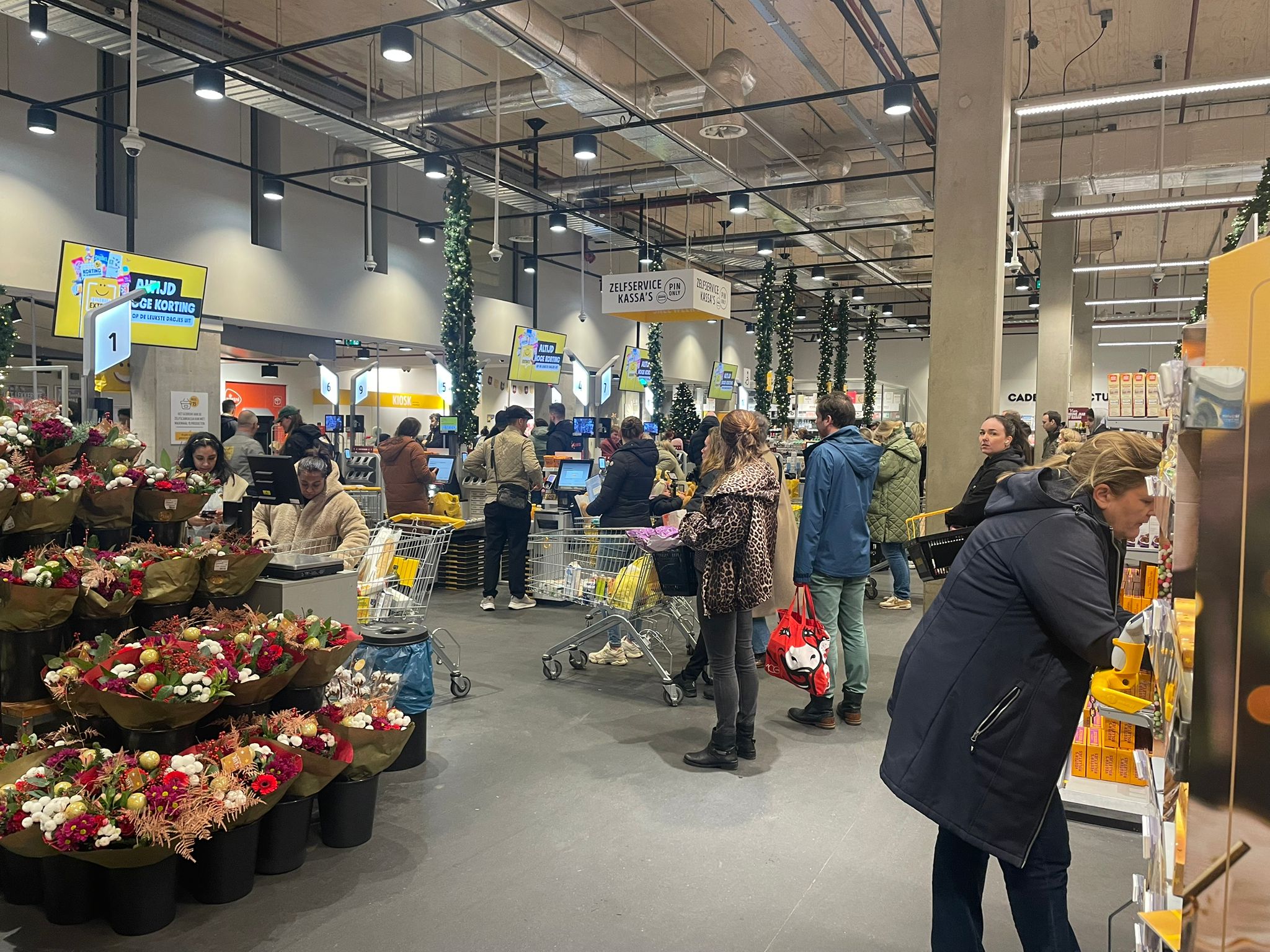 Drukte bij de kassa's bij Jumbo Foodmarkt Utrecht. Foto: Distrifood