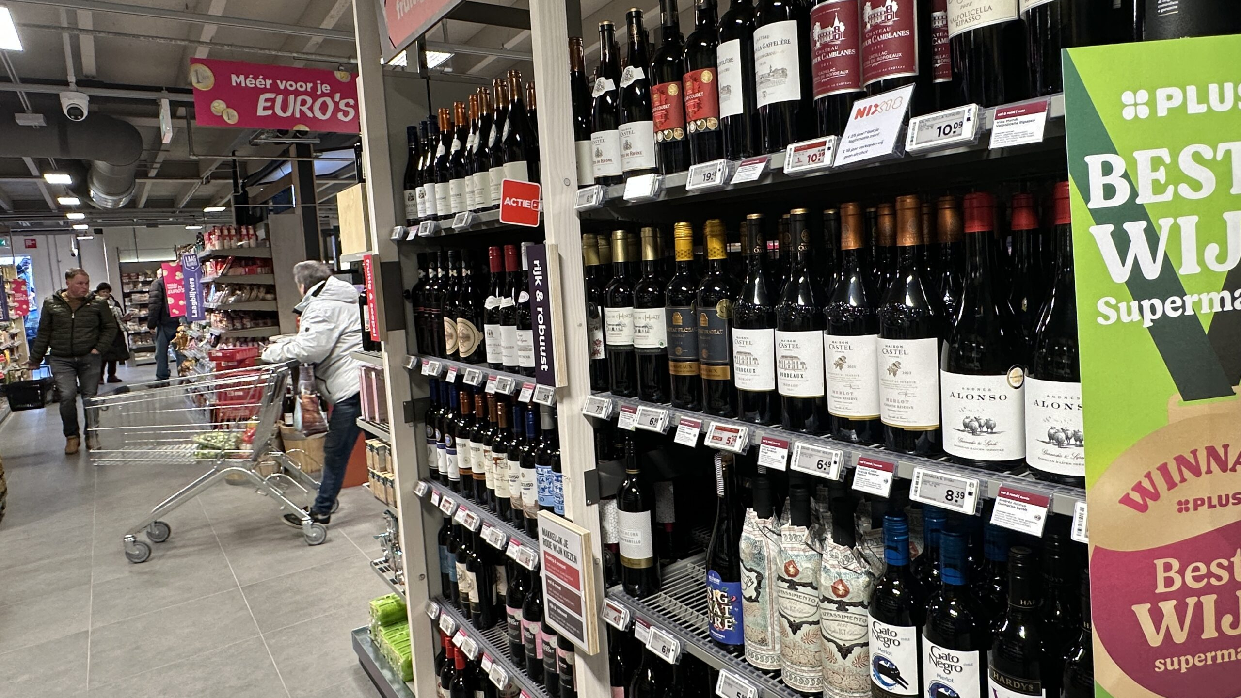 Wijnafdeling van Plus Giel Smits. Foto: Distrifood