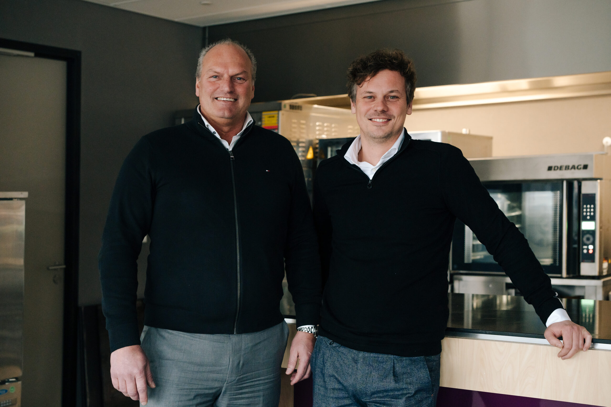 Sales Manager BeNeDuLux Femtinus Rozema en Key Accountmanager Feike Jan Hoekstra van Royal Smilde Bakery.