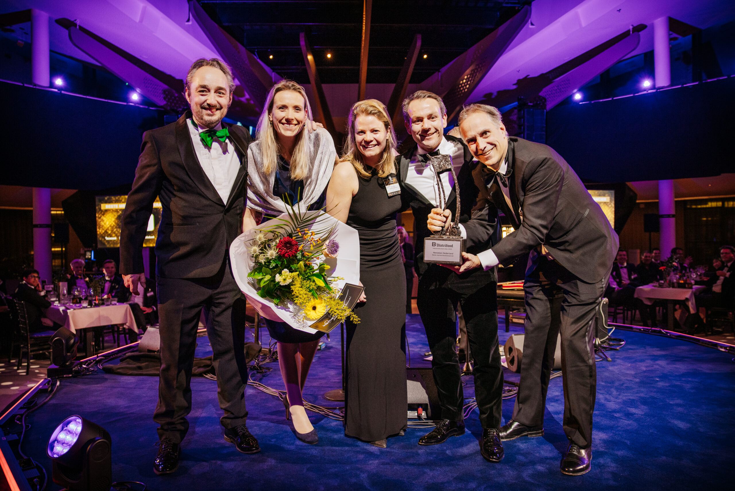 Vlnr: Ward Goderie (Customer Group Director), Femke de Vries (Customer Group Director), Marlot Smaal (Omnichannel Shopper Marketing Manager), Gertjan van Otterloo (Category & Shopper Marketing Manager) en Bart Wijn (Director Sales Off Trade).