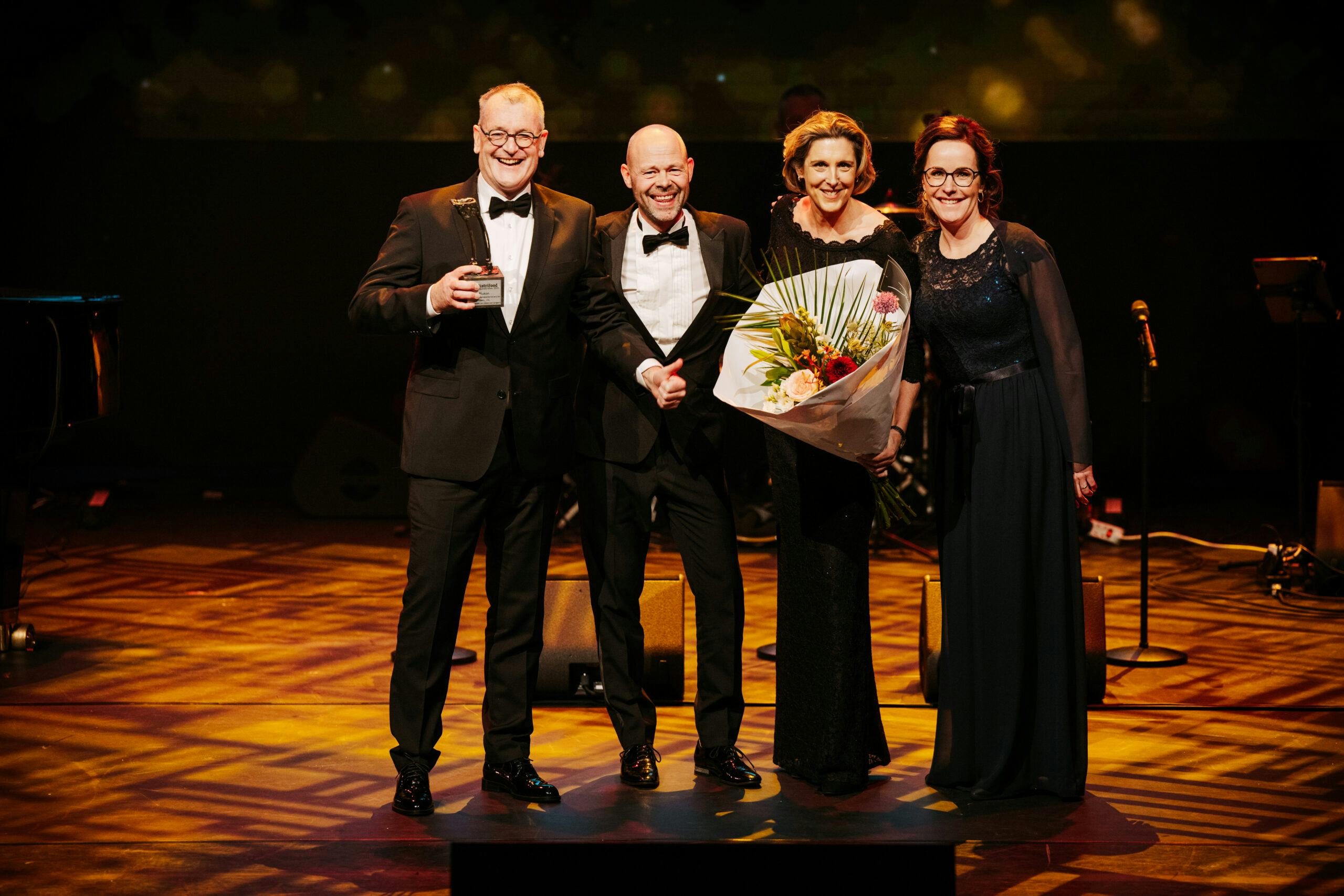 Vlnr: Jack van der Vis (Commercieel Directeur Retail Nederland), Mark Torenbosch (Sales Manager gevogelte), Marèl Engelbertink (Sales Manager gevogelte) en Ilona van Gurp (Marketing Manager gevogelte).