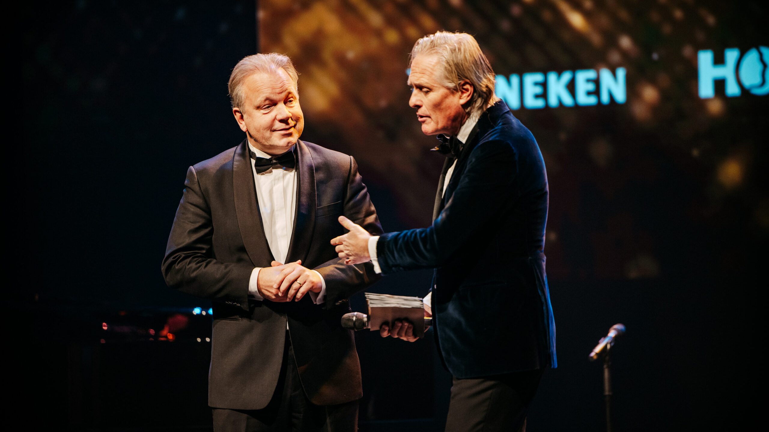 Jort Kelder in gesprek met Jumbo-ceo Ton van Veen. Foto: Nathan Reinds