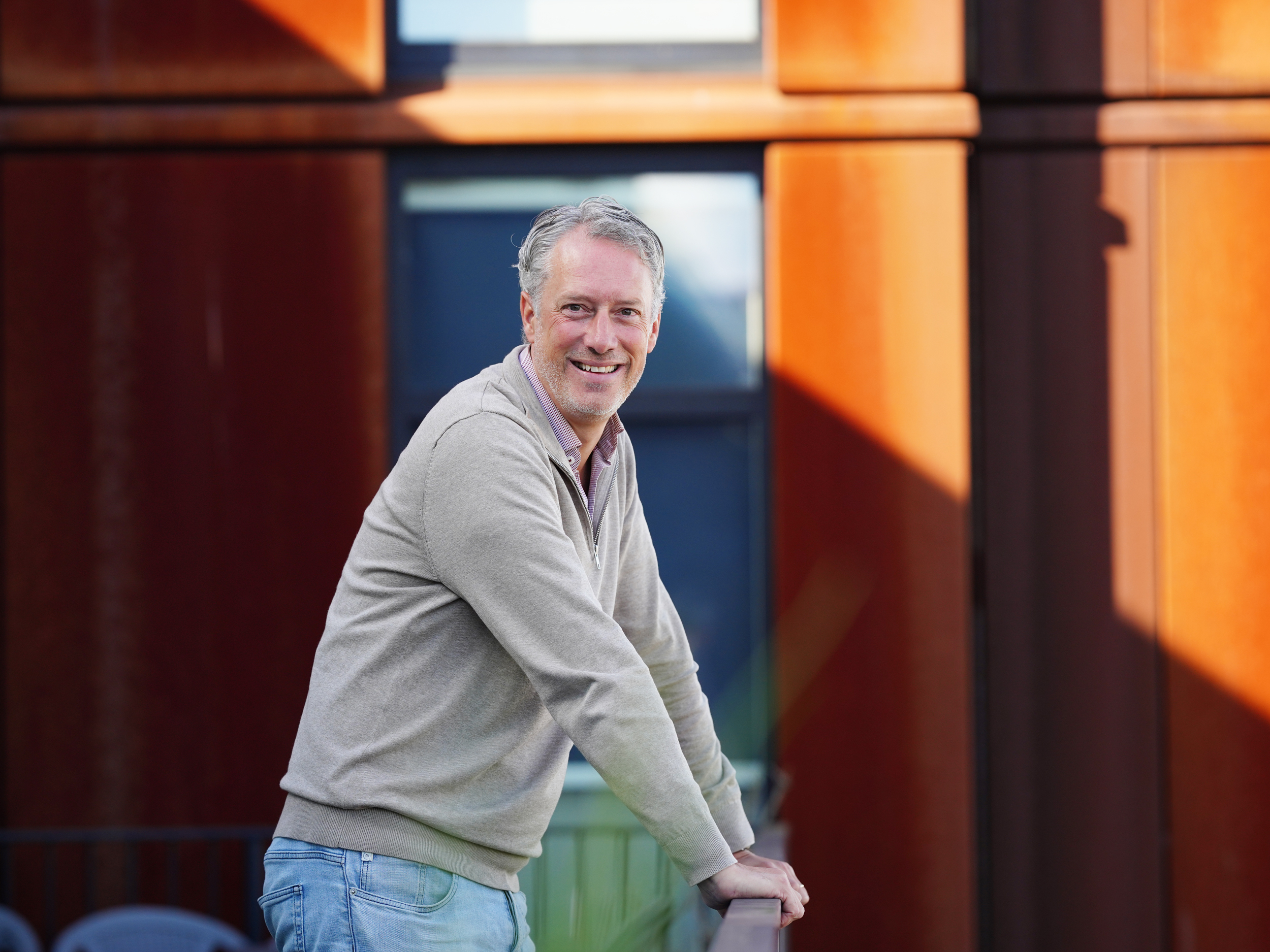 Gijs van Schoot, Country Director van Too Good To Go Nederland en België: ‘Kleine, structurele verbeteringen om voedselverspilling te verminderen kunnen op lange termijn een groot verschil maken.’