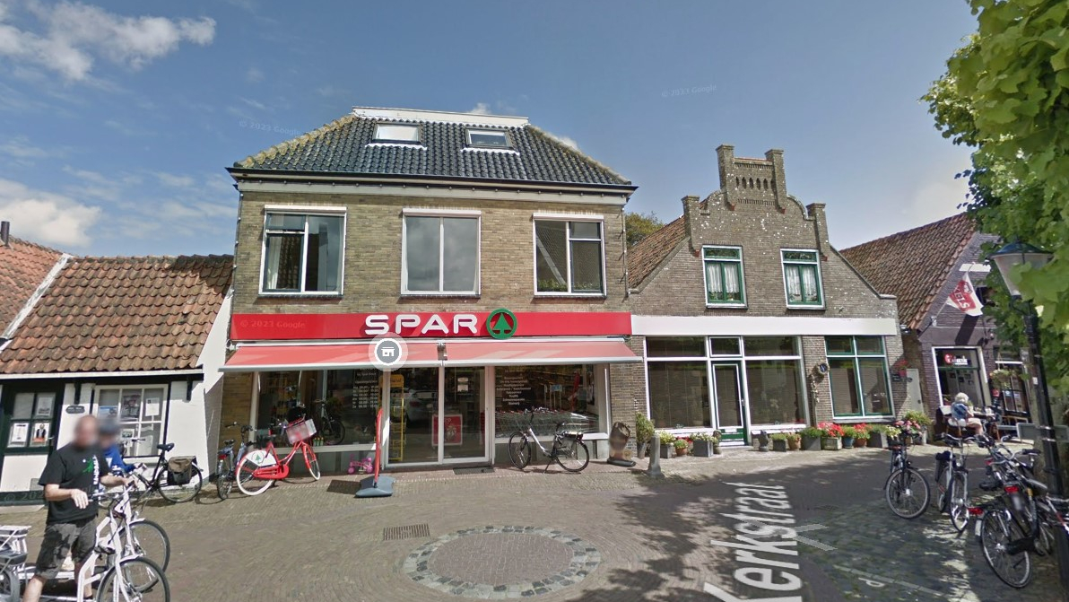 De inmiddels gesloten Spar in Oosterend op Texel. In maart gaat hier weer een buurtsupermarkt open. Foto: Google Street View