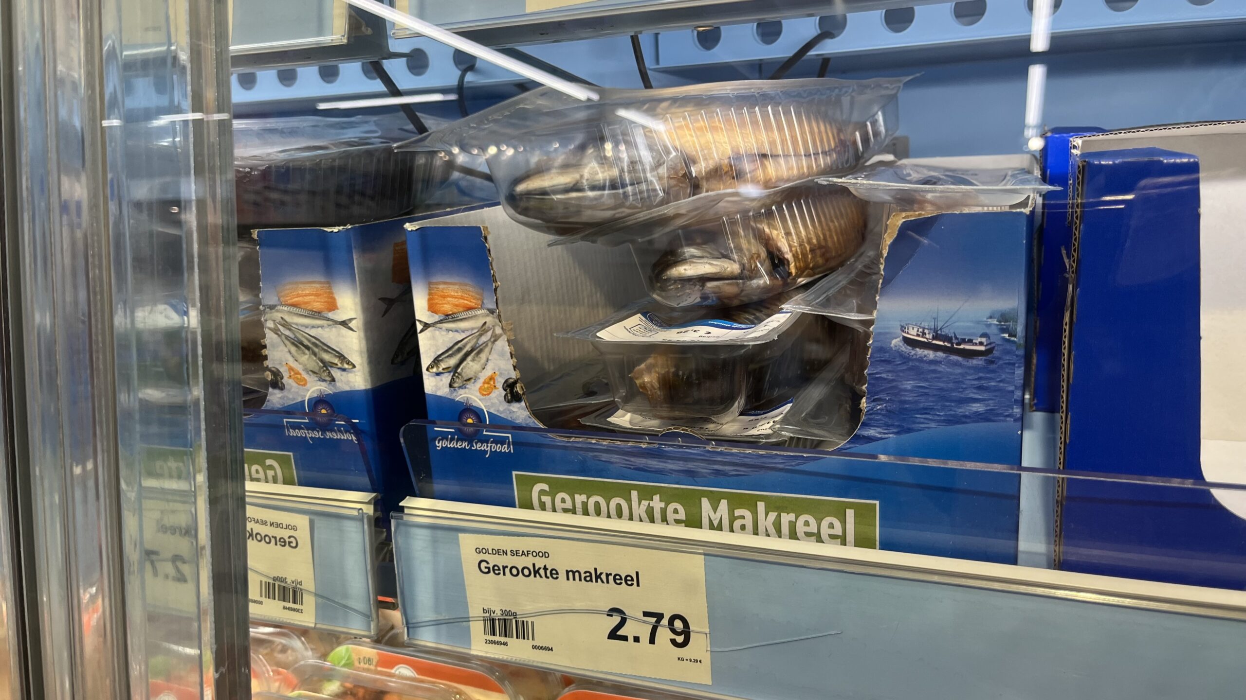 Gerookte makreel bij Aldi. Foto: Distrifood