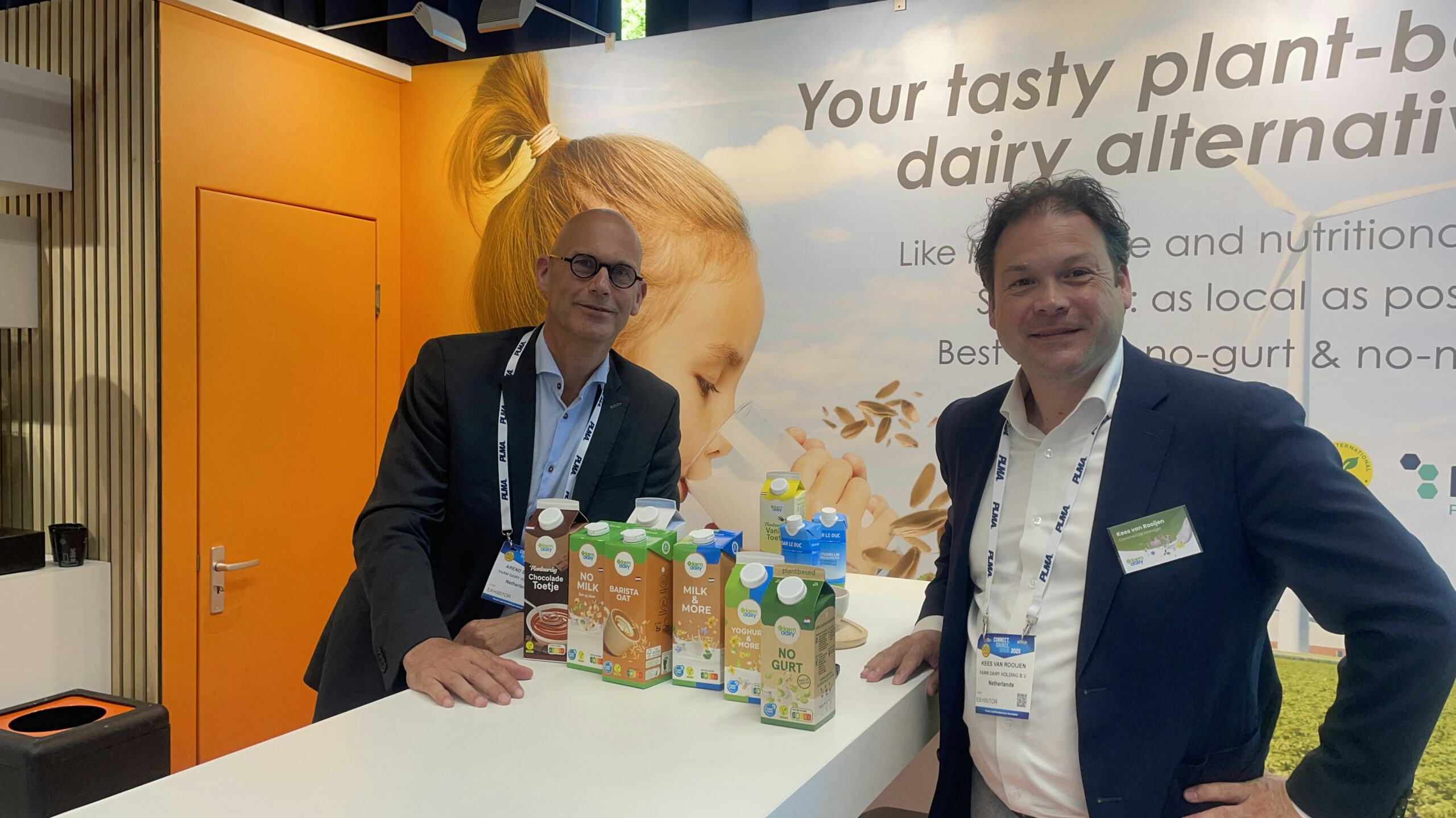 Arend Bouwer (links) en Kees van Rooijen van Farm Dairy. Foto: Distrifood