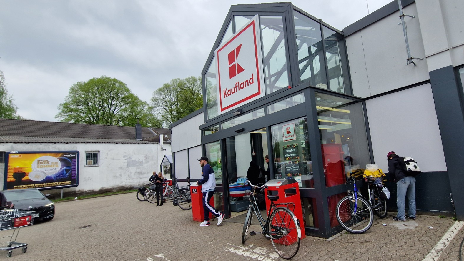 De Kaufland in Emmerich, erg populair bij Nederlanders. Foto: Distrifood