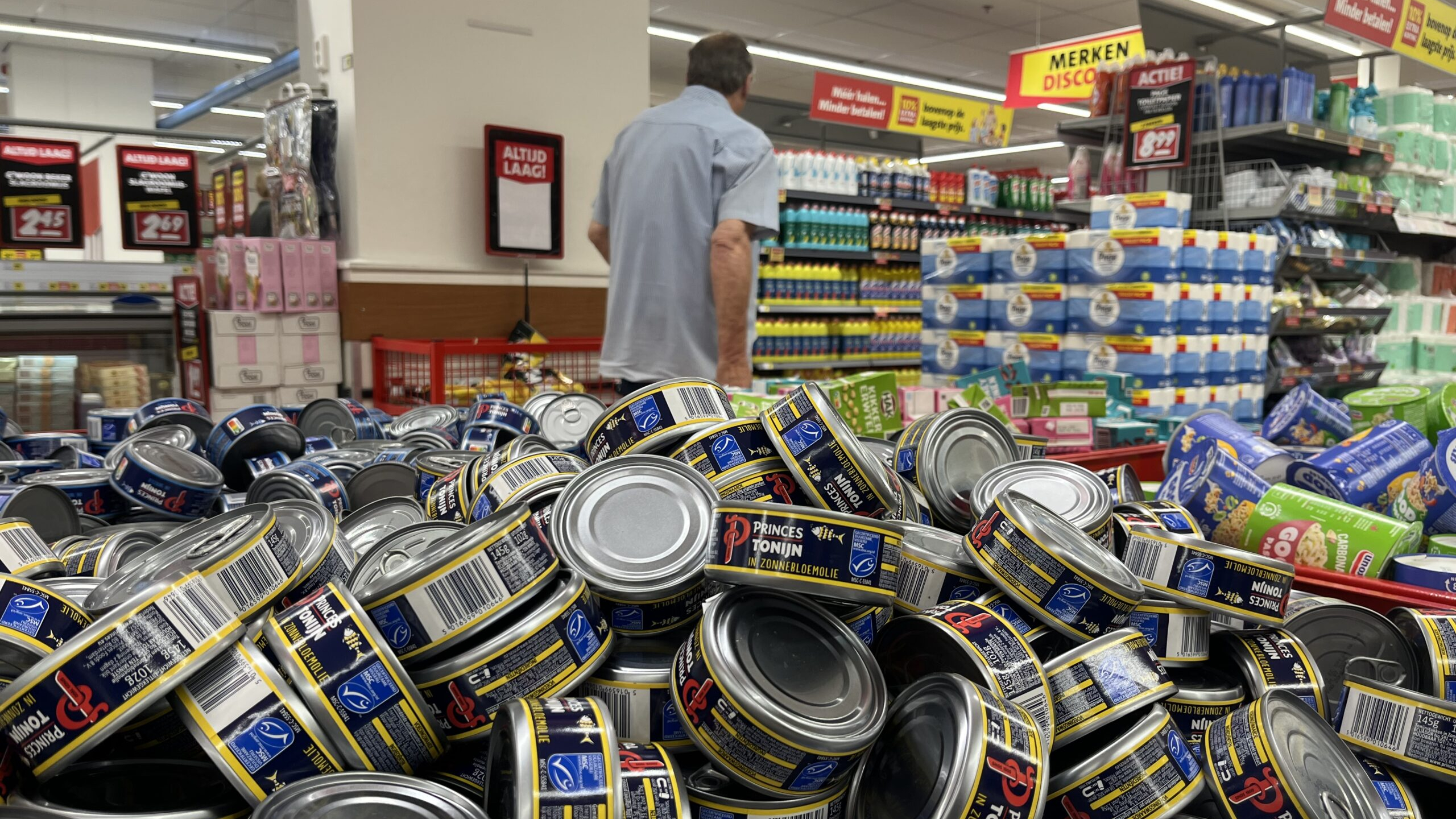 Blikjes tonijn bij Nettorama. Foto: Distrifood