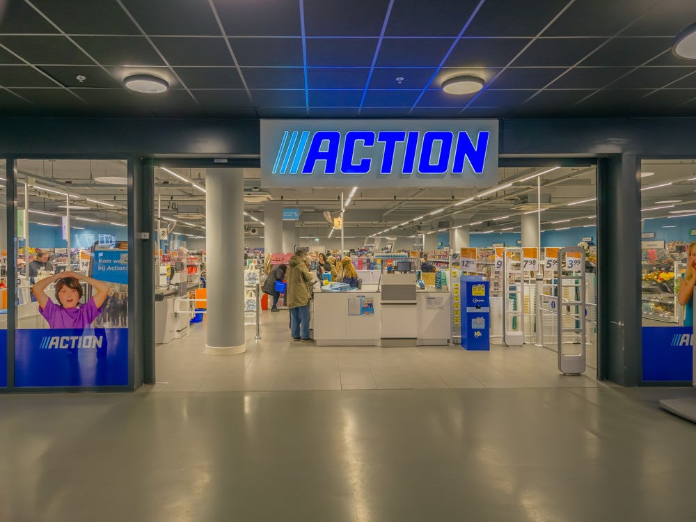 OOSTERHOUT - Ingang van de Action winkel in het overdekte Winkelcentrum Arendshof. Bij de kassa staan een paar klanten. ANP / Hollandse Hoogte / Ruud Morijn