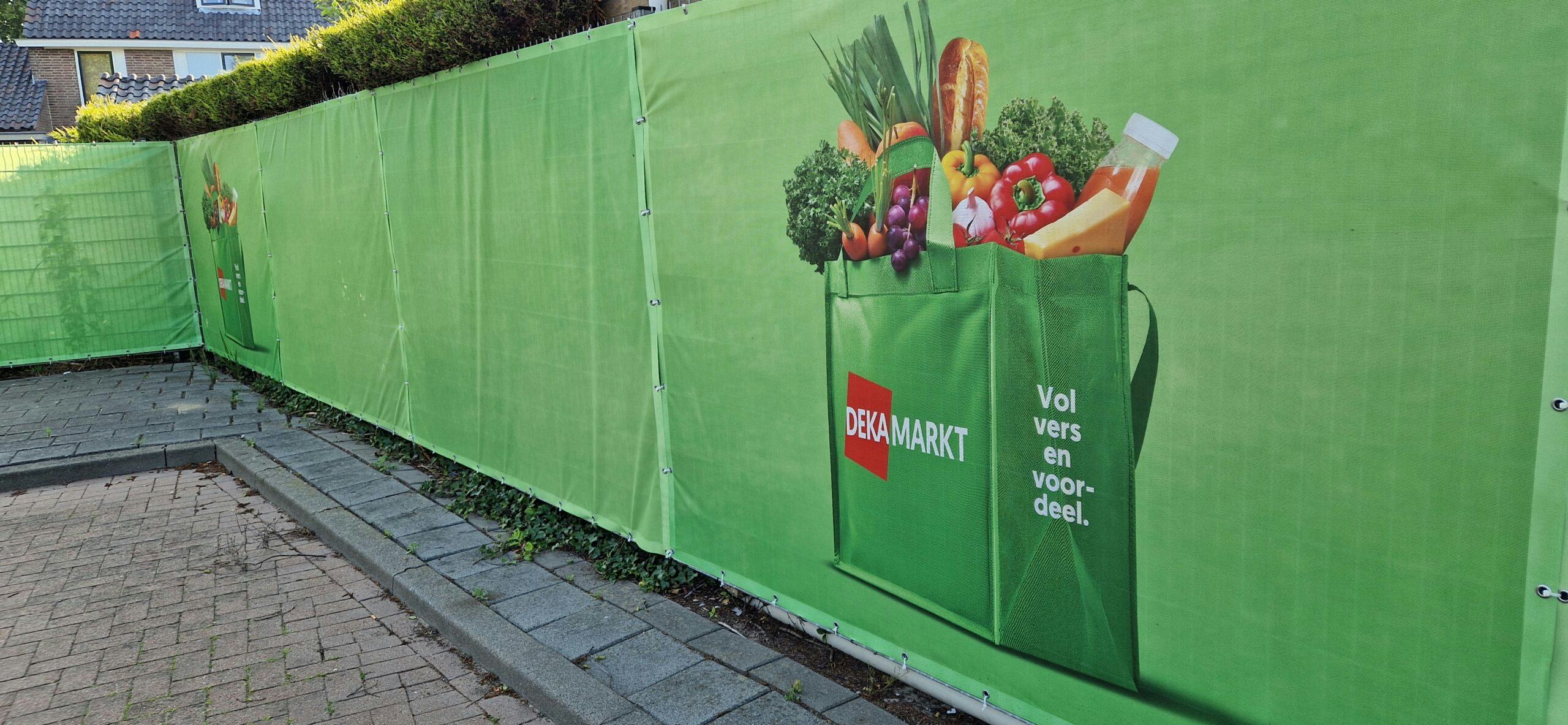 Groene boodschap op parkeerterrein Dekamarkt Assendelft. Foto's: Distrifood