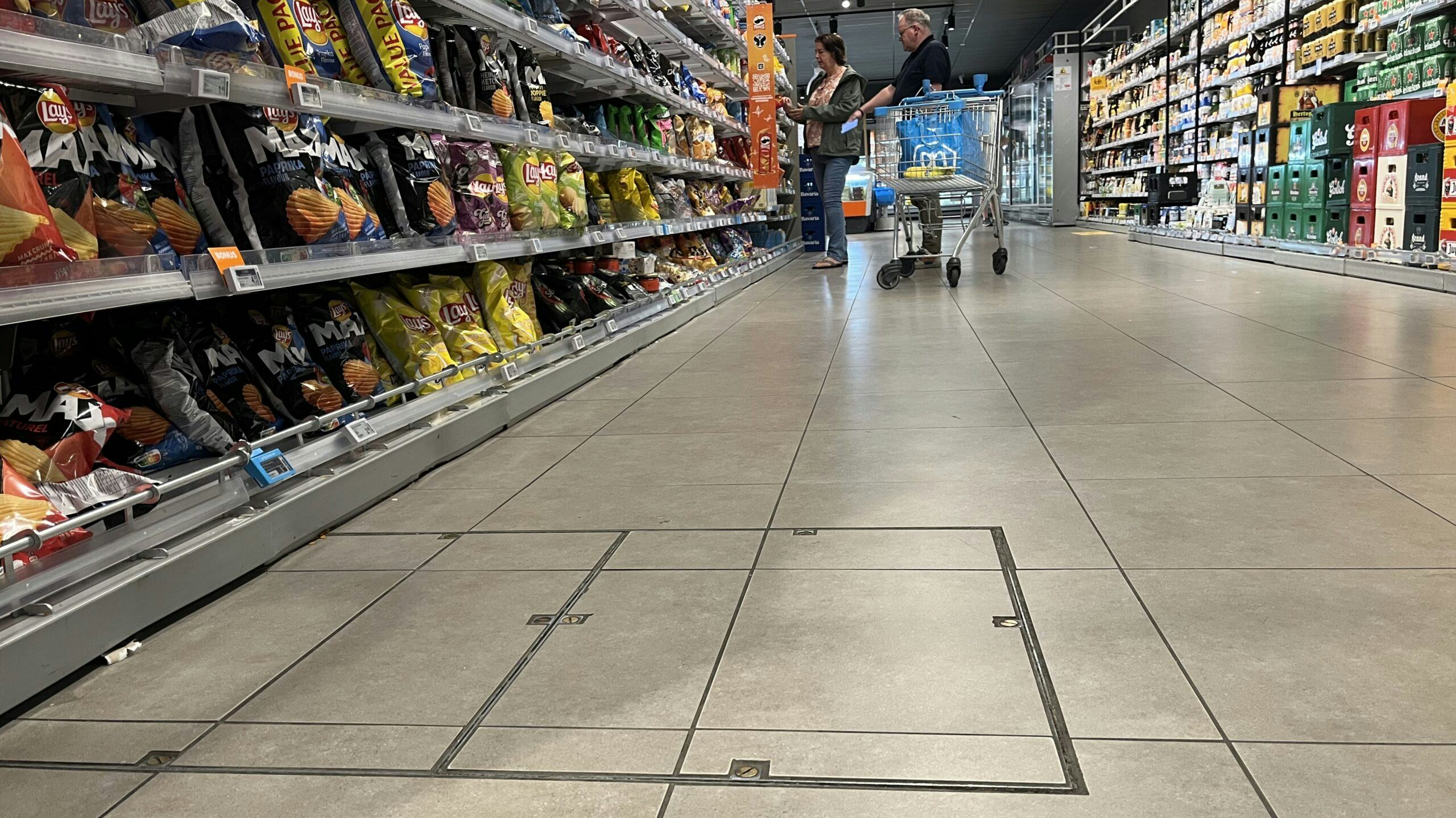 Vloer Albert Heijn met luik. Foto: Distrifood