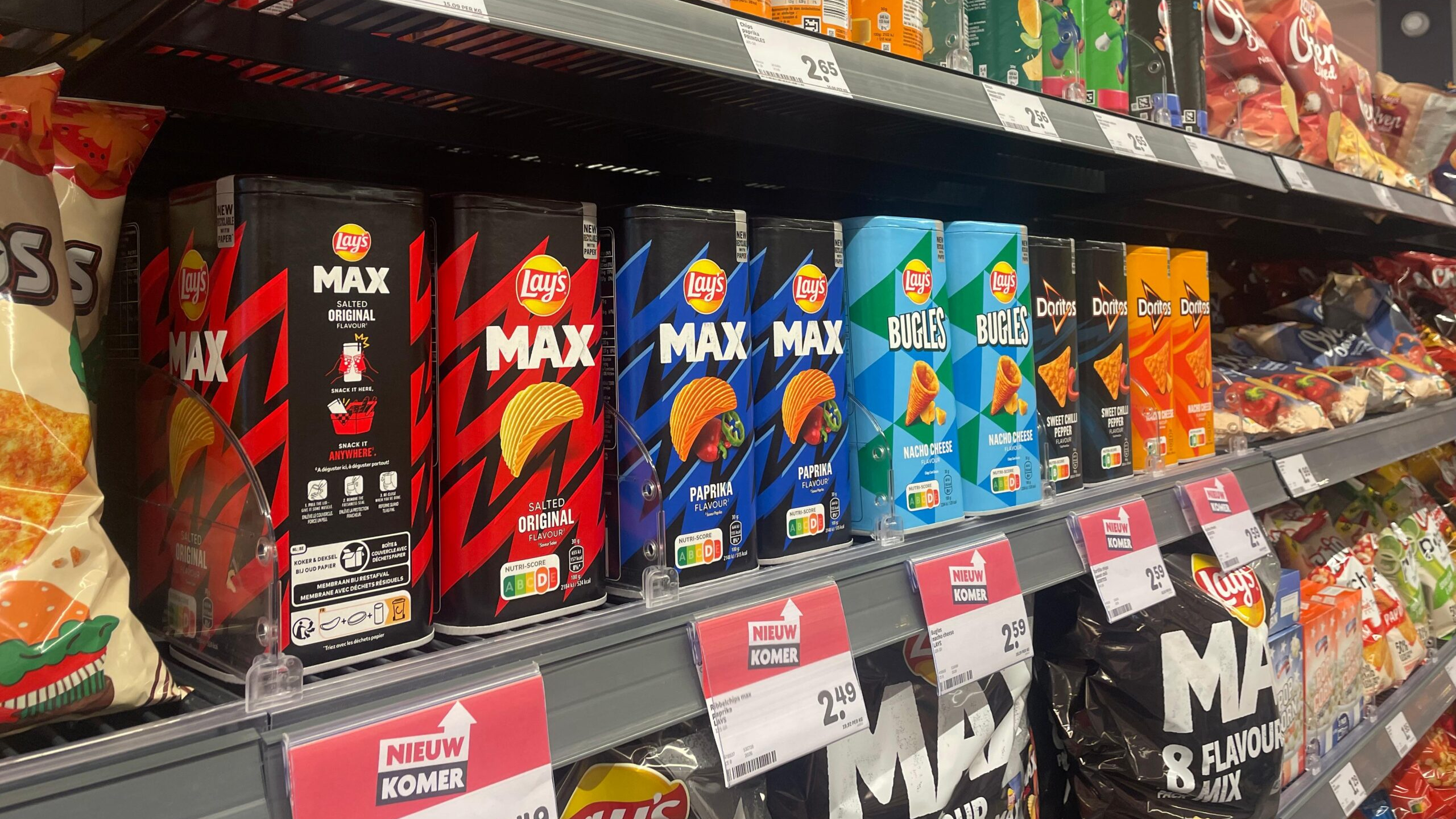 Lay's chipsdozen in een Dekamarkt. Foto: Distrifood